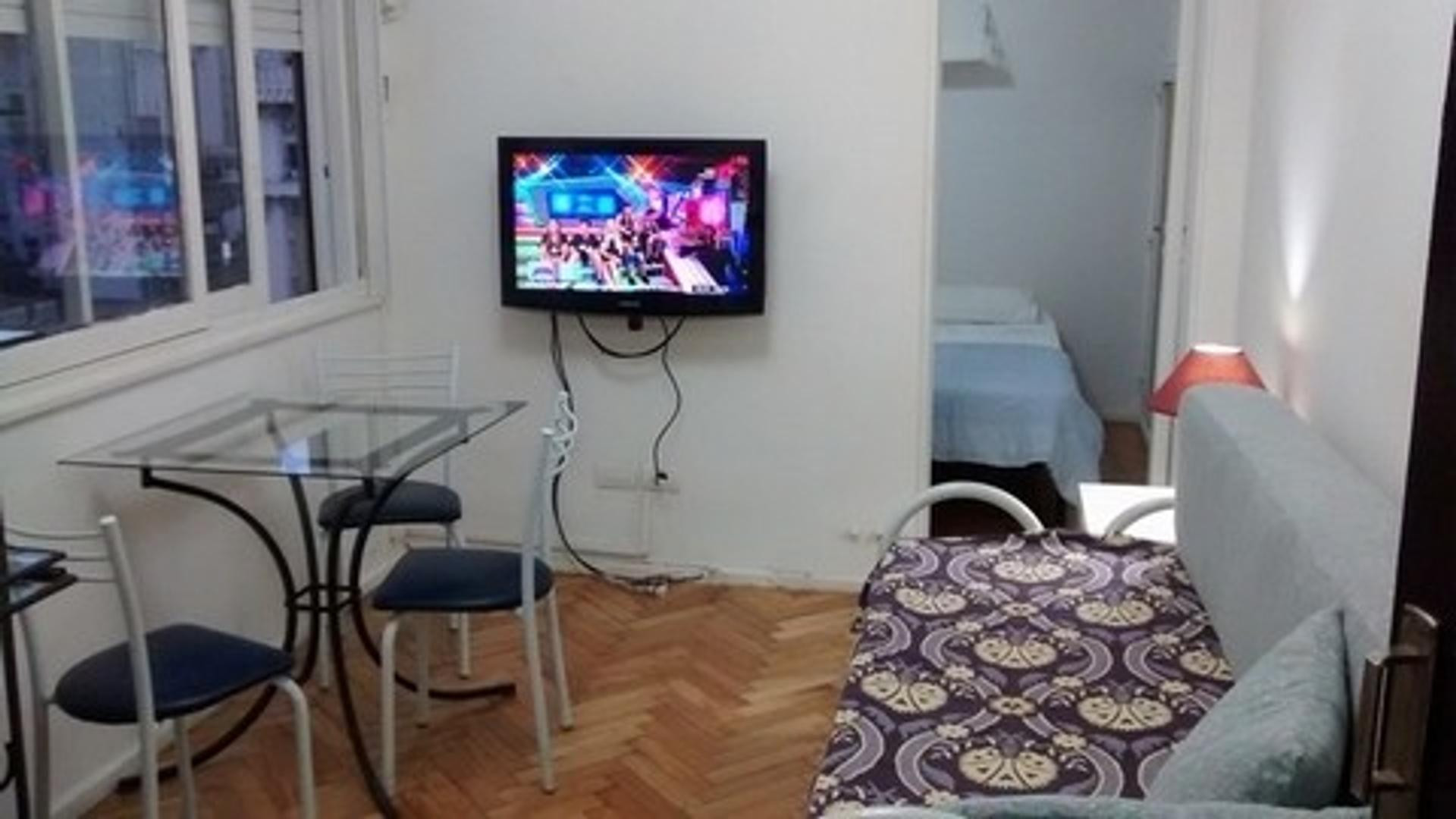 Меблированная квартира с 1 спальней в San Nicolás, временная аренда