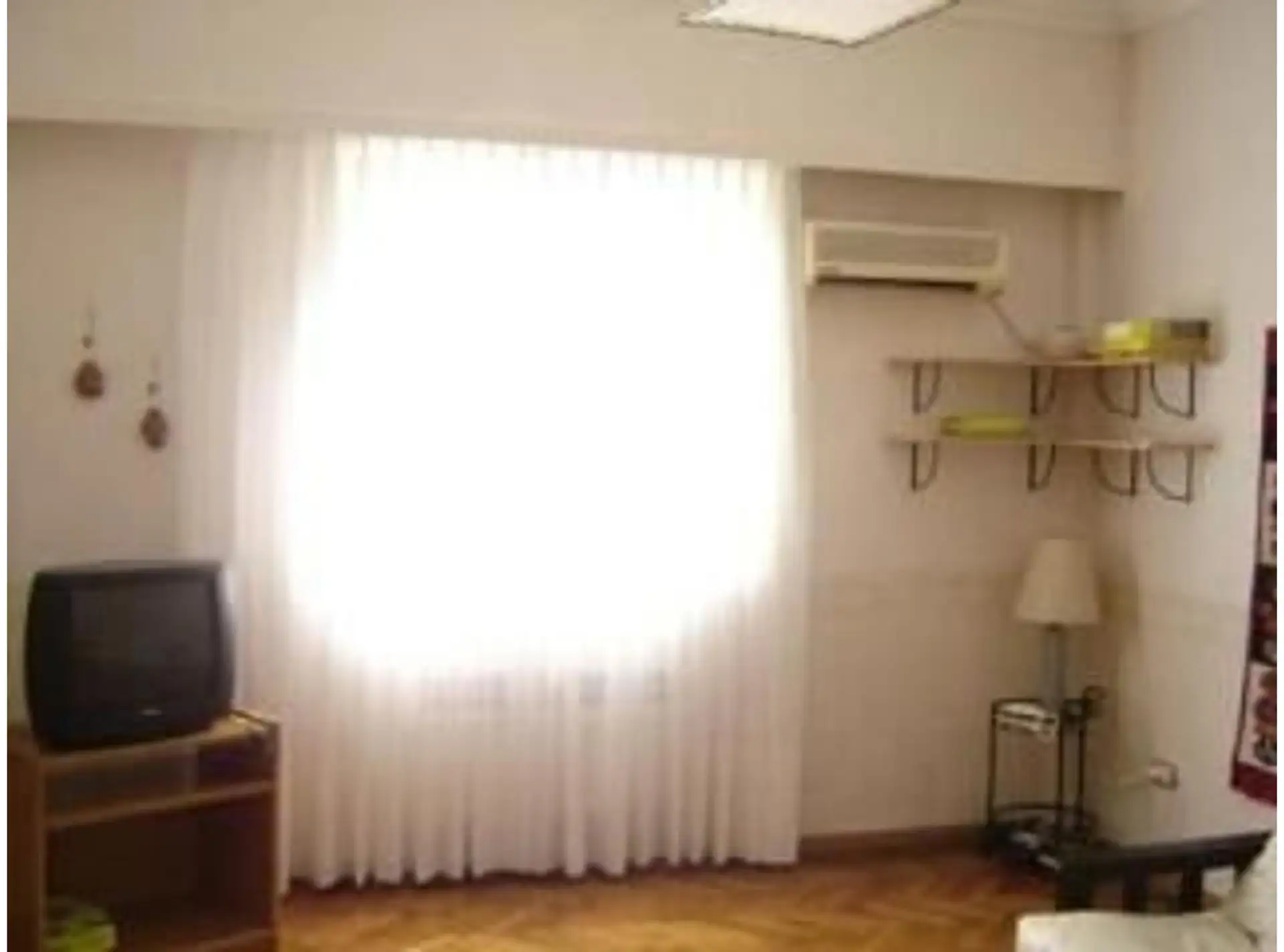 One-bedroom furnished apartment in Monserrat