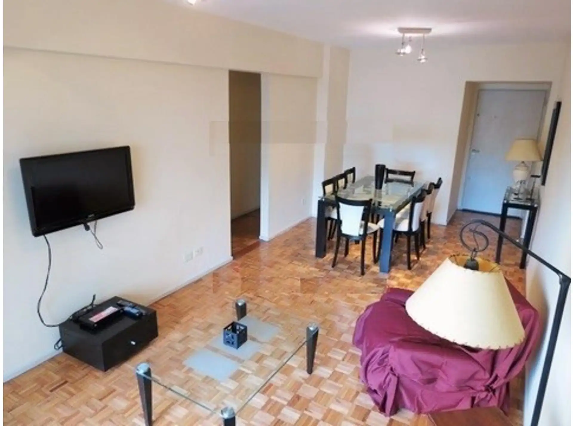 Departamento de 4 ambientes al frente con balcón en Balvanera