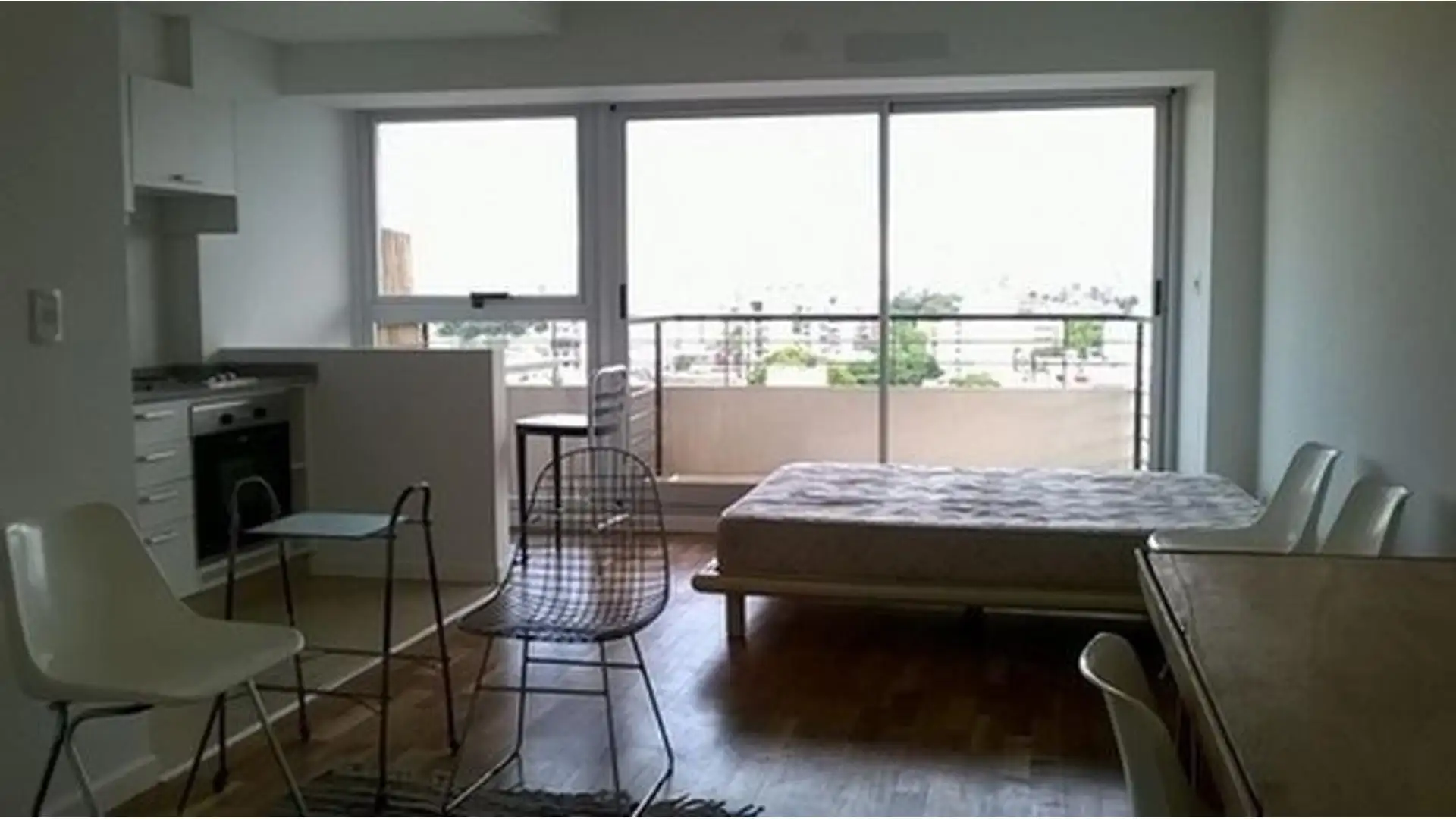 Ambiente amoblado a estrenar con balcón en Villa General Mitre