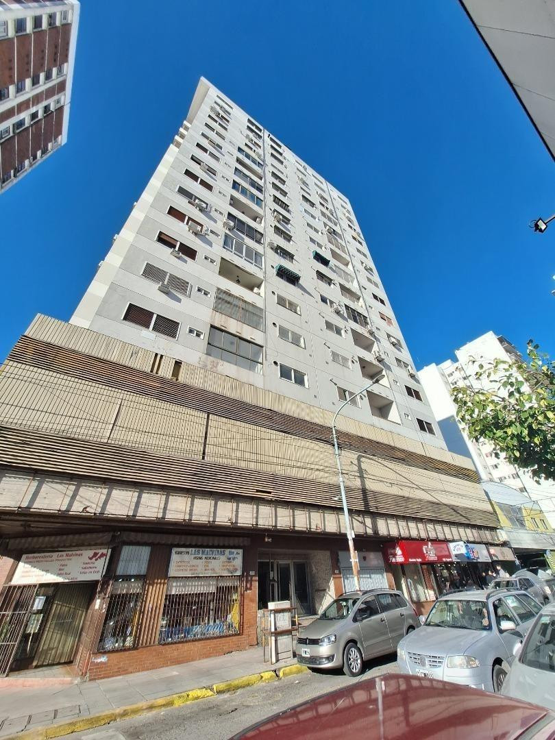 Departamento de 3 ambientes con balcón y cochera en Quilmes Centro