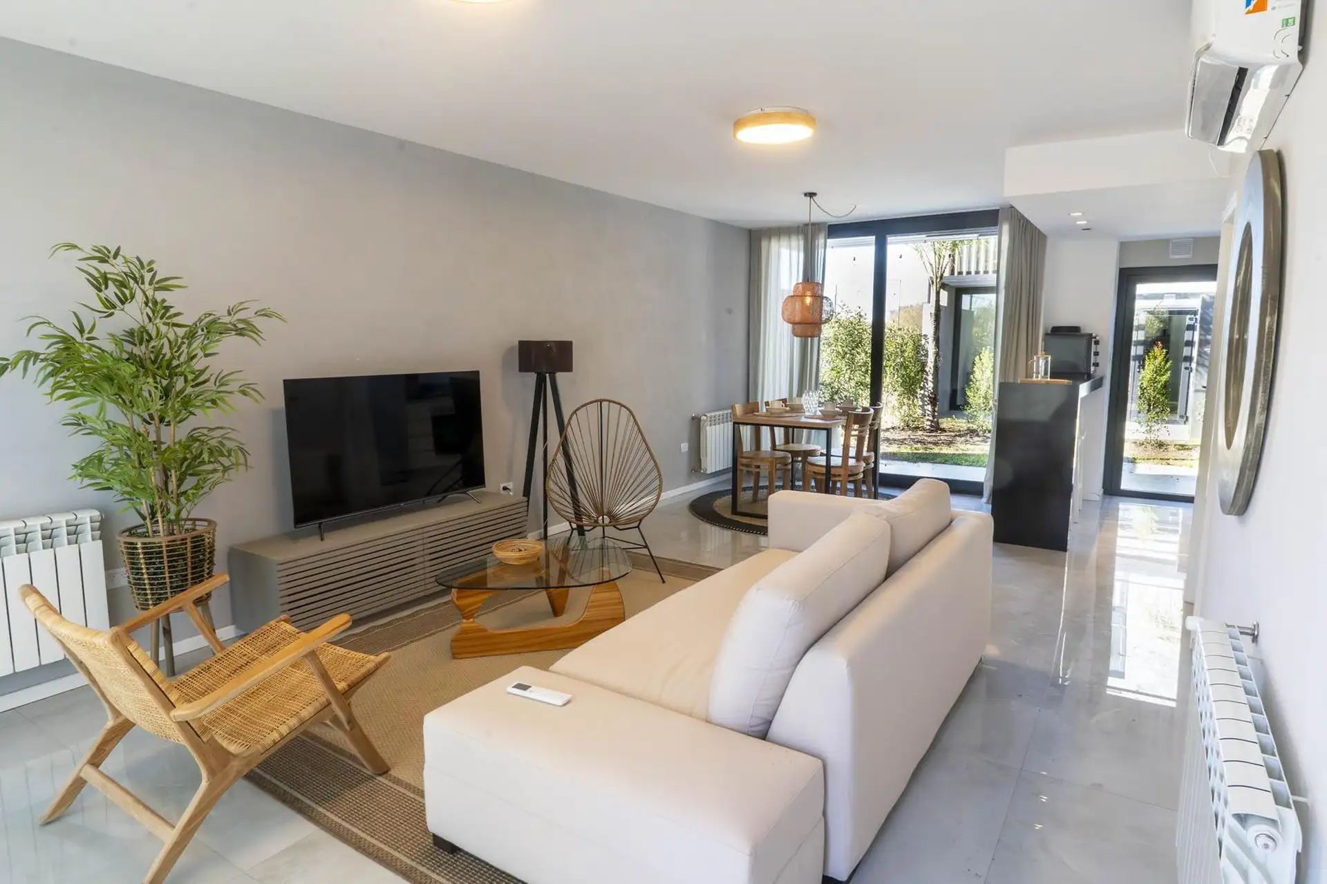 Three-bedroom triplex house in Tigre Centro