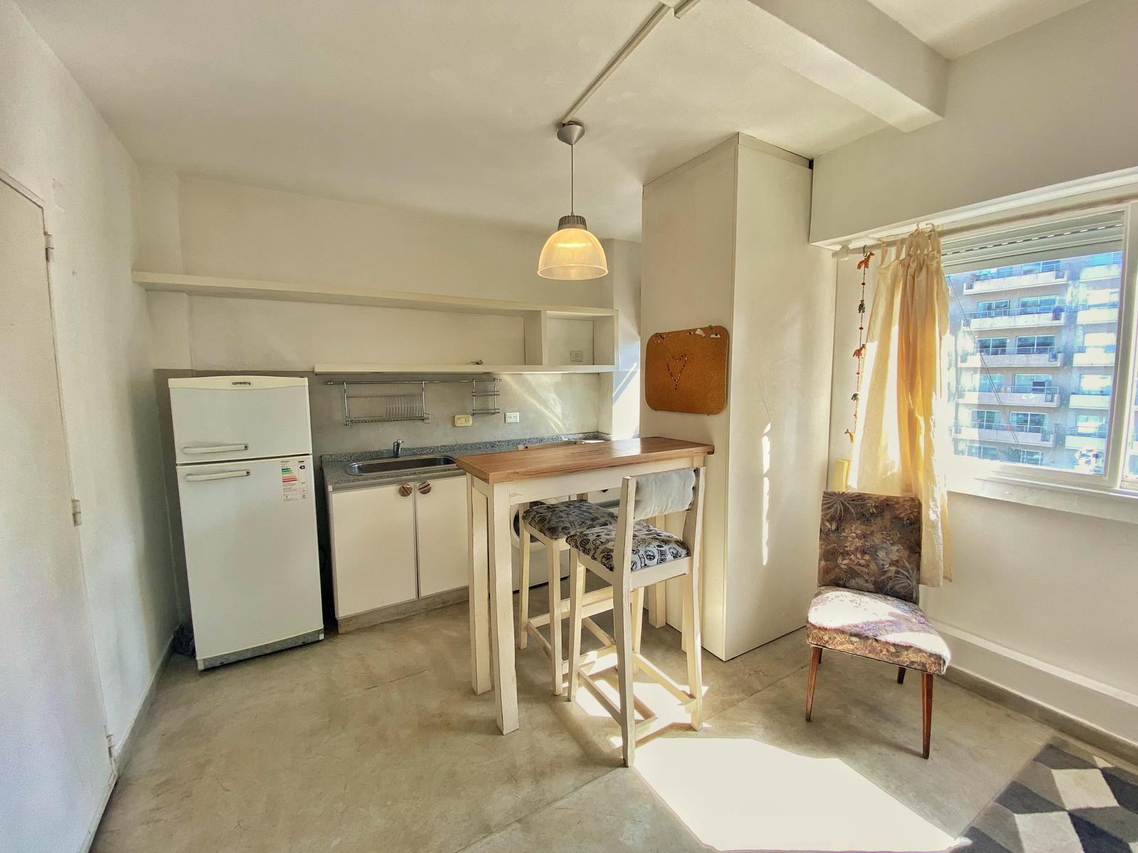 Kitnet no 6º andar de fundos em Palermo