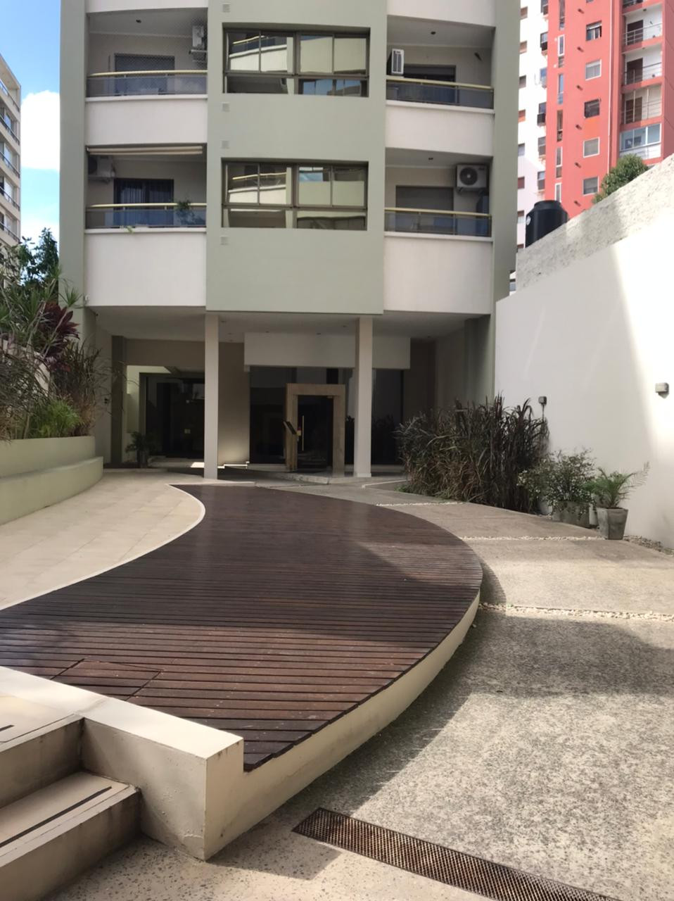 Departamento de 2 ambientes al contrafrente en La Plata