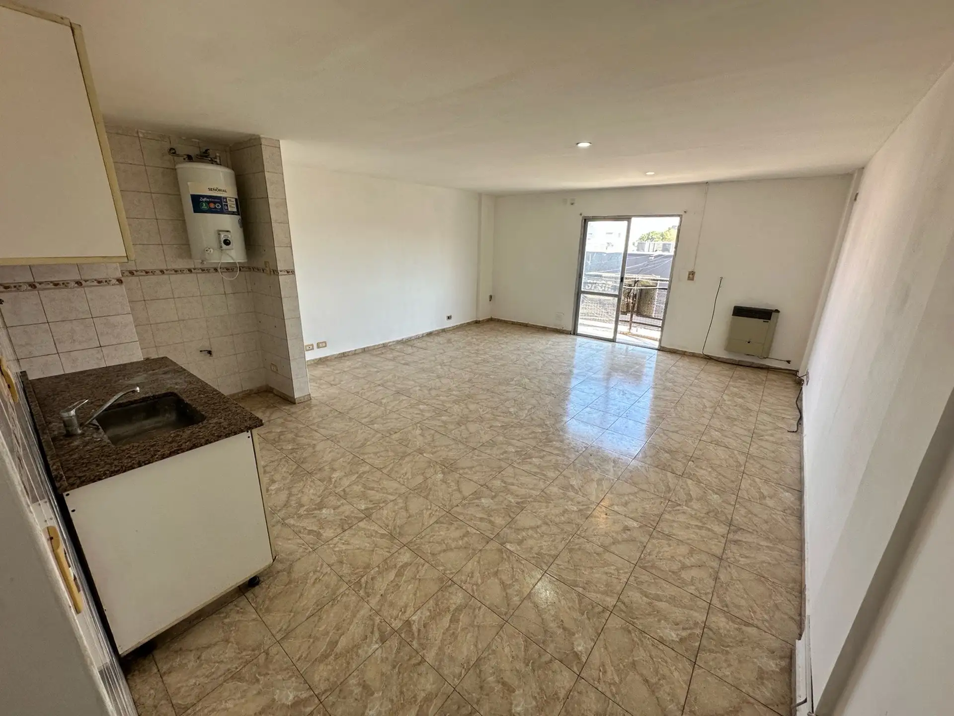 Monoambiente en alquiler en Moreno Centro sobre calle Libertador