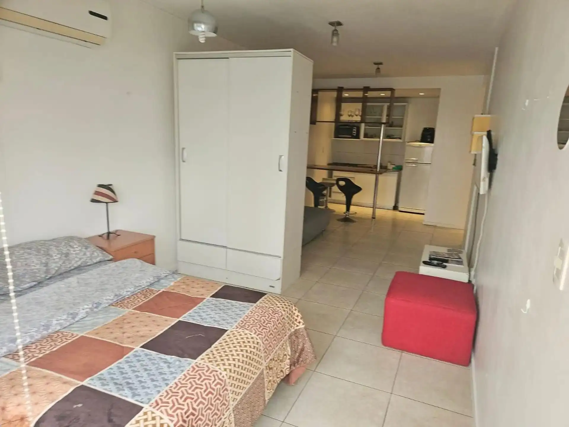 Estudio en alquiler temporario en Villa Crespo con balcón y pileta