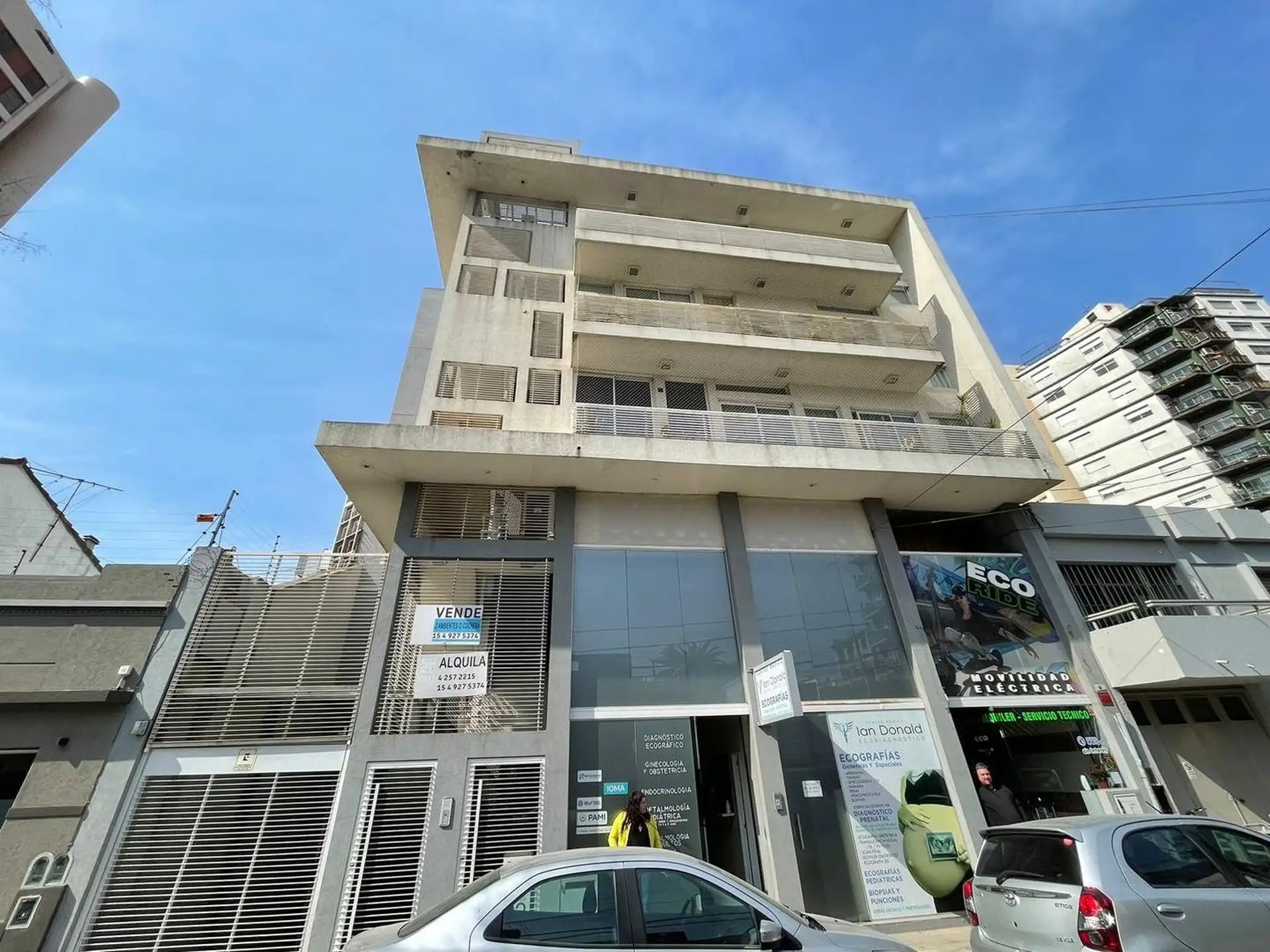 Departamento de 3 ambientes en Bernal con cochera en alquiler