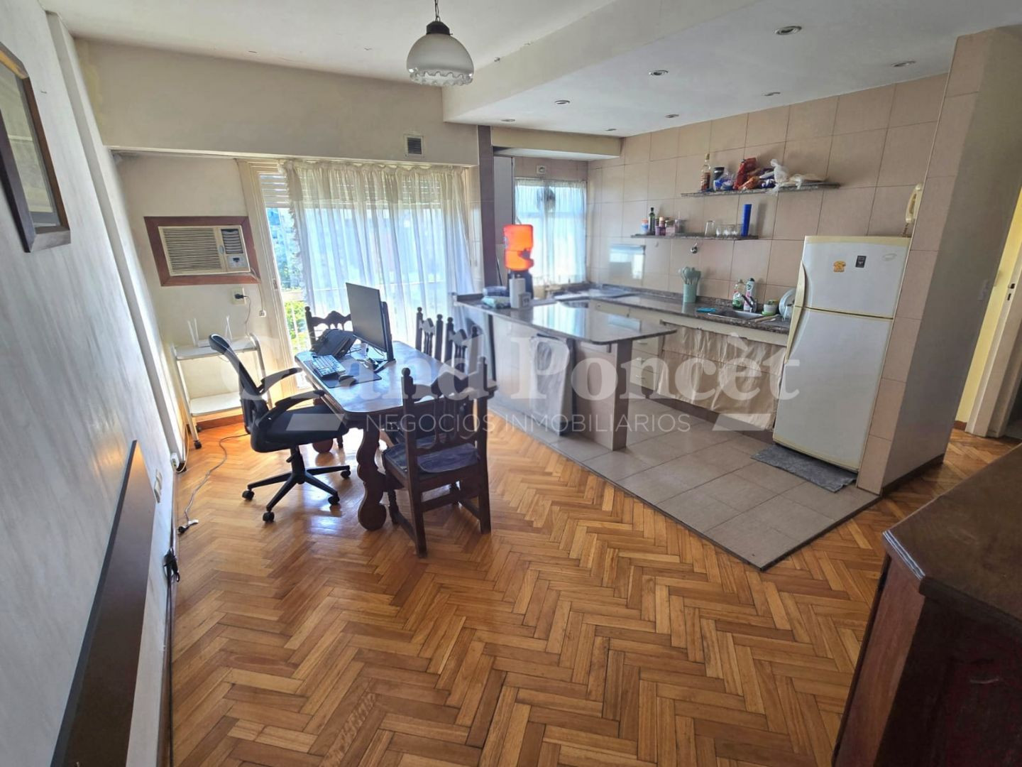 Apartamento de dois ambientes com 1 quarto em Monserrat