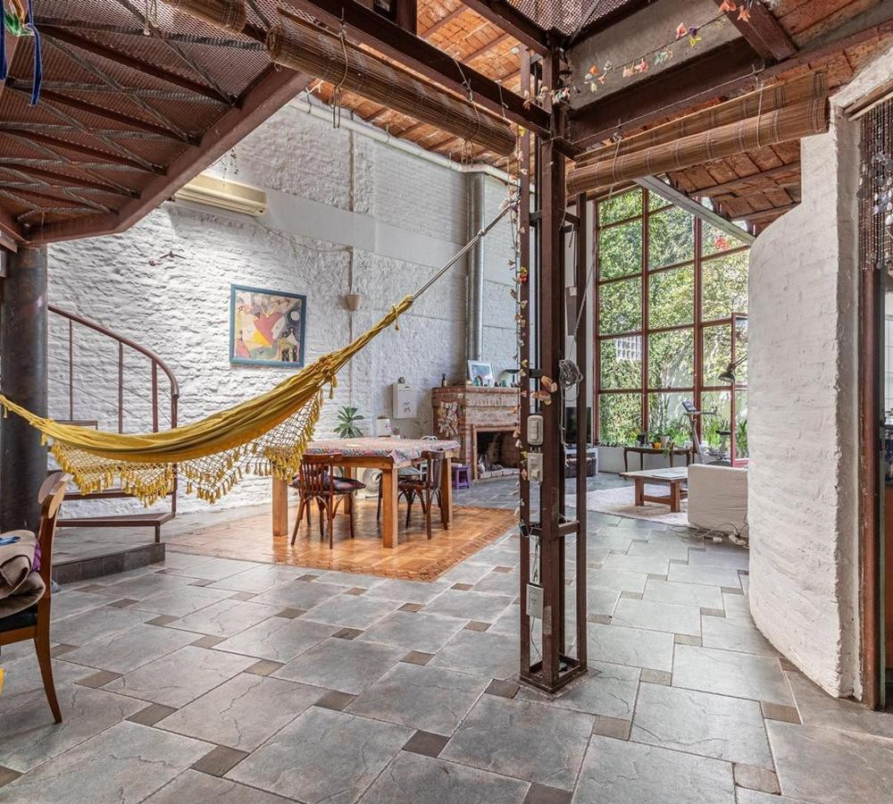 Casa de 6 dormitorios en Chacarita