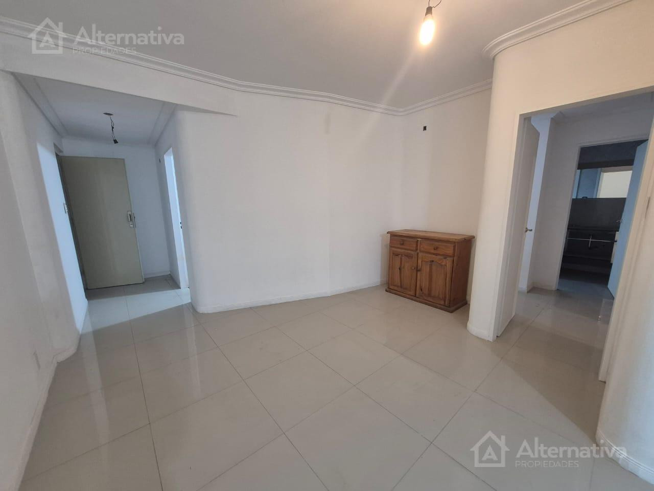 Четырёхкомнатная квартира с балконом и внутренним двориком в San Cristóbal