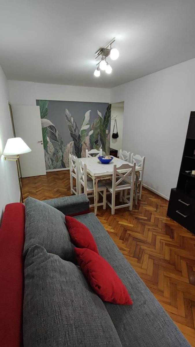 Apartamento de três ambientes em Palermo