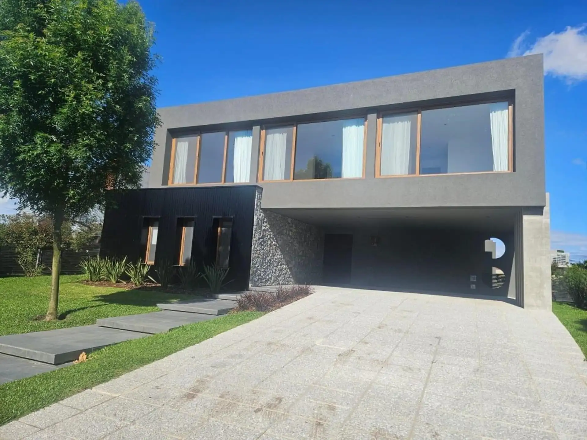 Four-bedroom house in Nordelta, Tigre