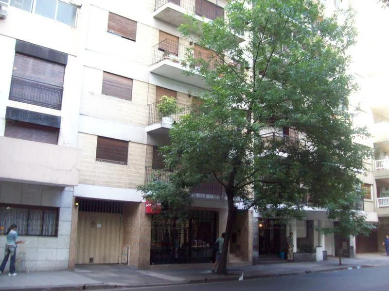 Departamento de 3 ambientes contrafrente con balcón en Caballito