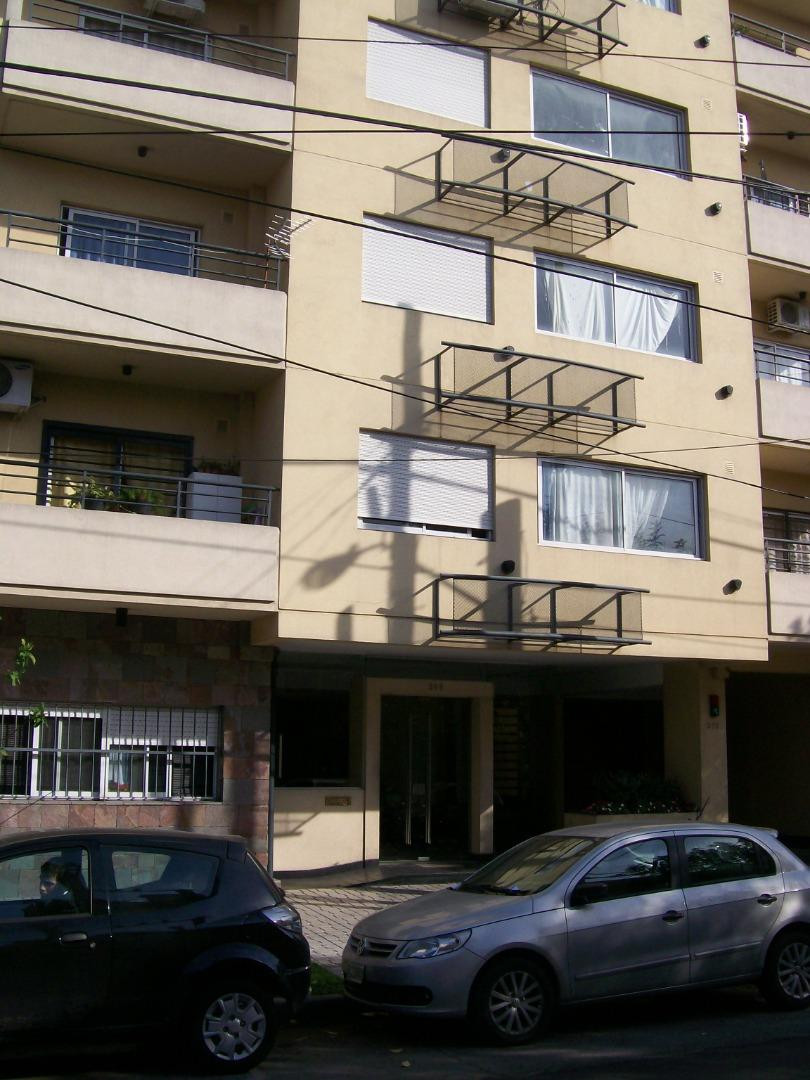 Departamento de 2 ambientes al frente en Morón Sur