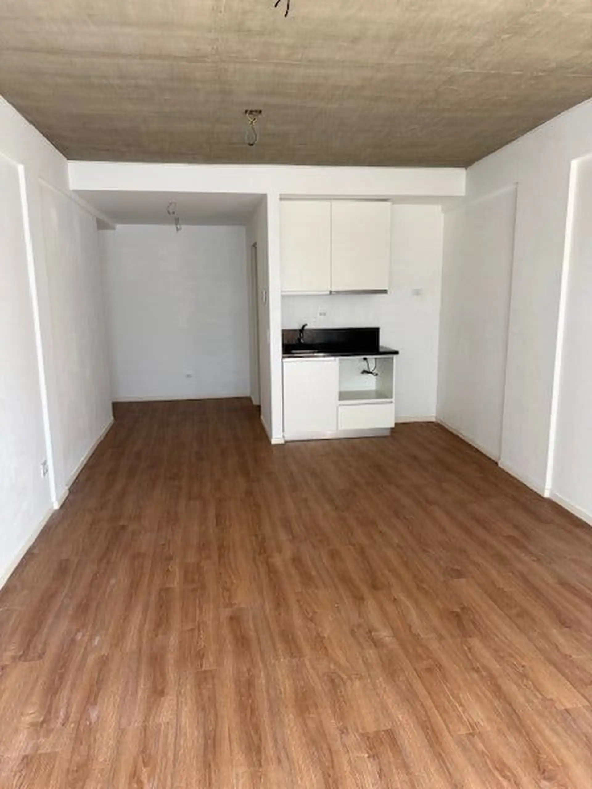 Studio apartment with balcony in Monserrat