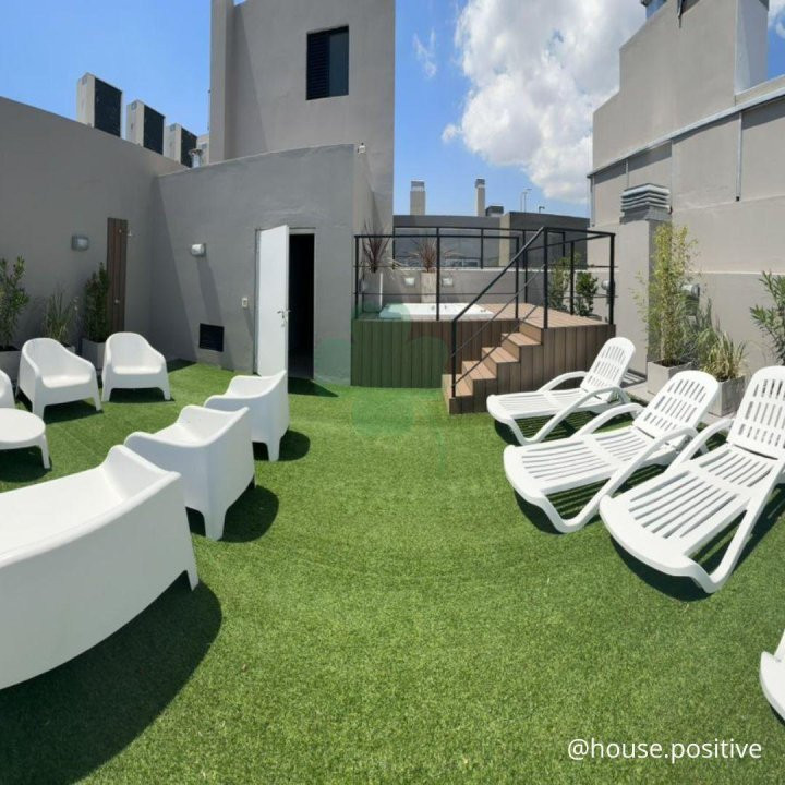 Kitnet mobiliada de 1 ambiente com varanda em Colegiales