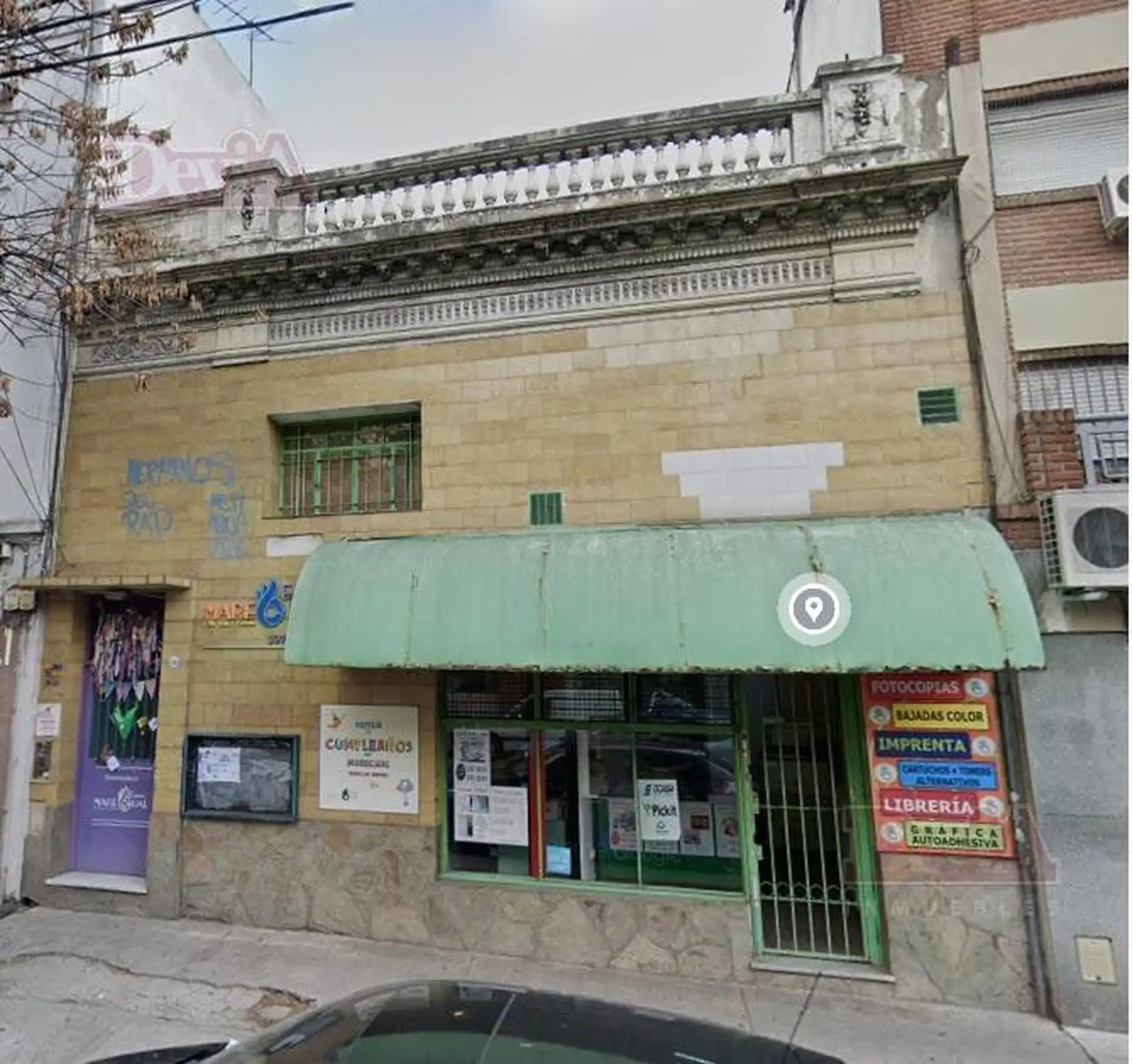 Casa comercial com 5 dormitórios em Villa Crespo