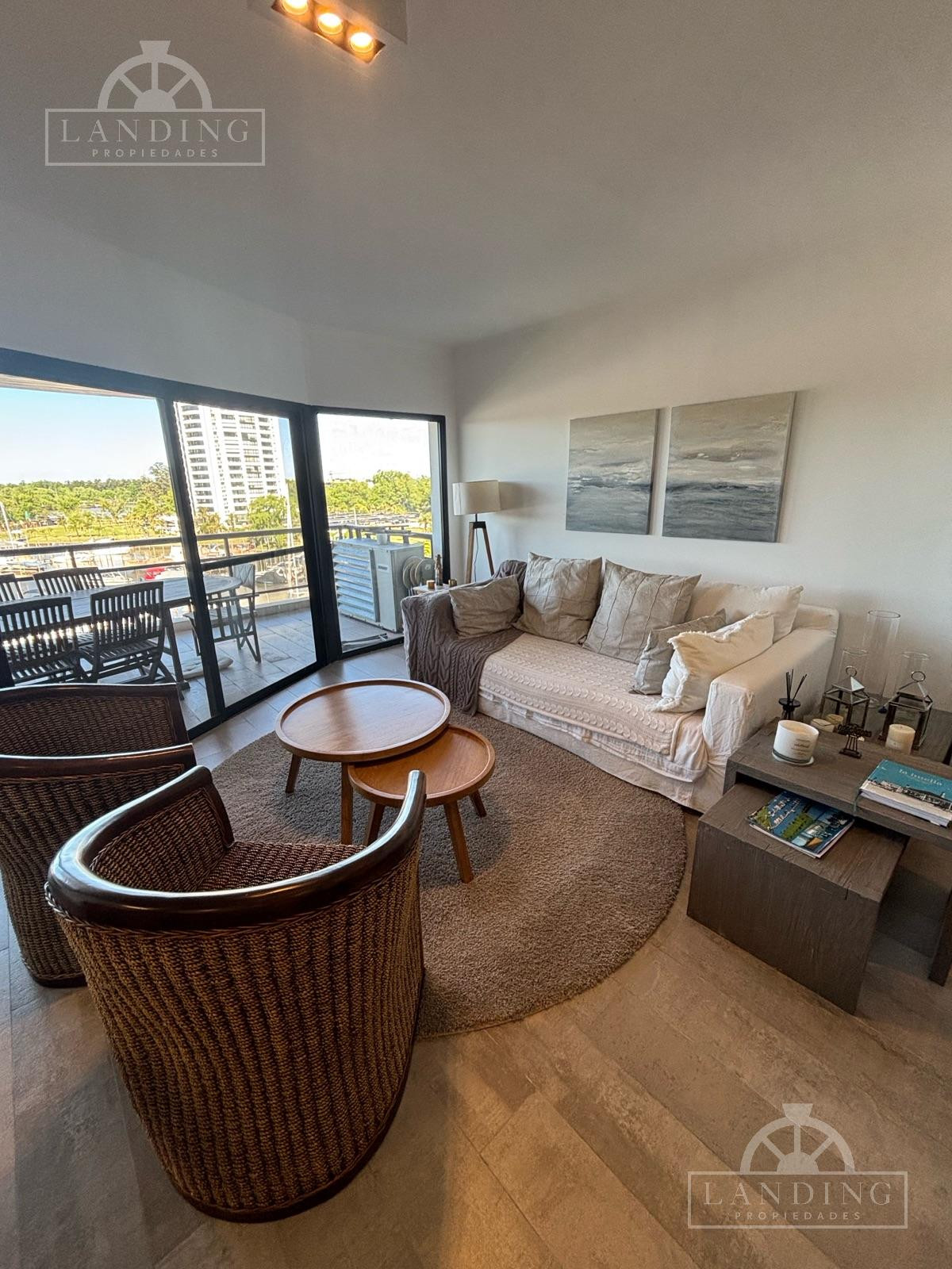 Apartamento de três dormitórios com vista para o Río Luján em Tigre