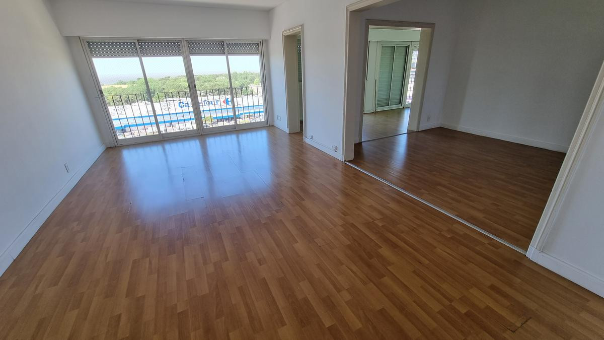Three-room apartment with maid’s room in Vicente López