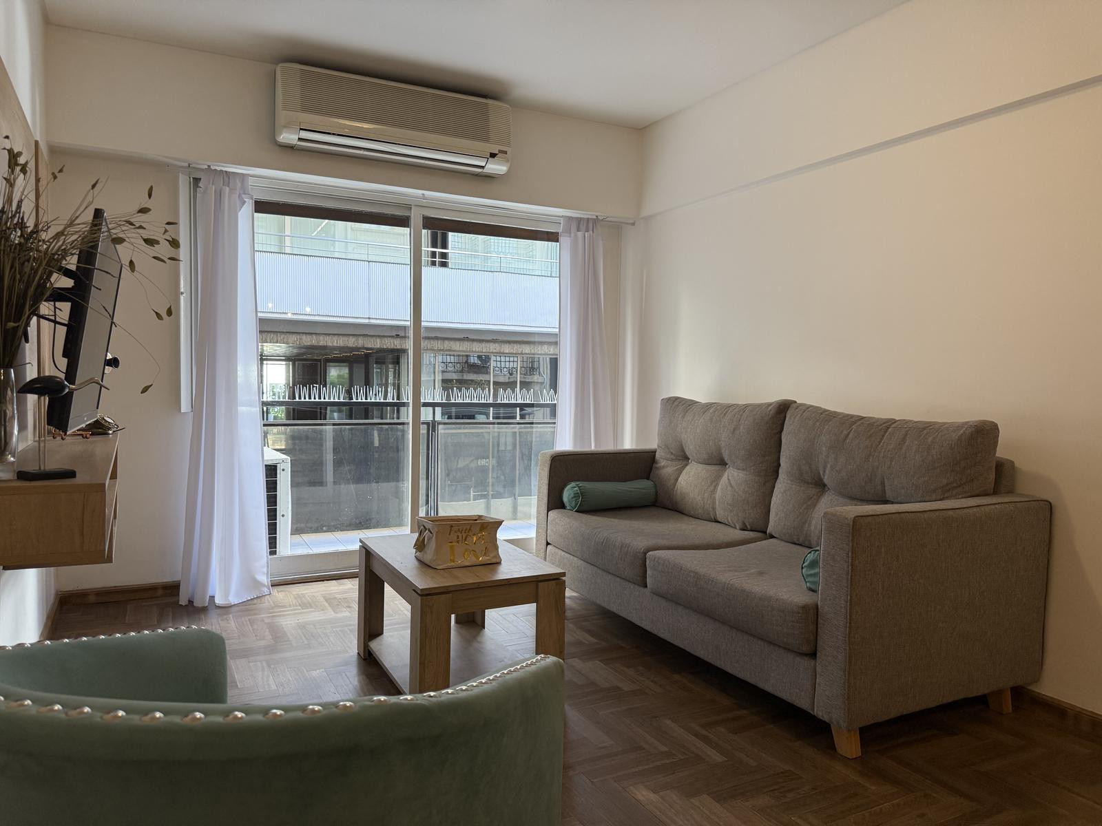 Apartamento de 3 dormitórios com varanda em Retiro
