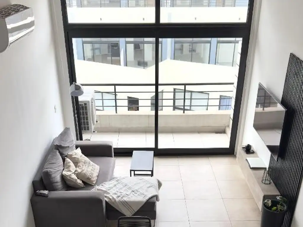 Loft em dois níveis com varanda