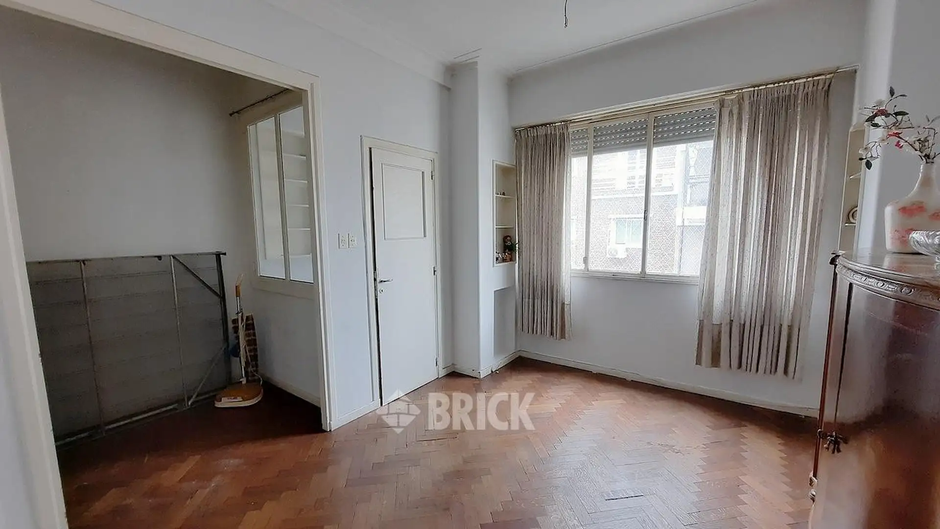 Полуэтажная квартира с мебелью и кабинетом в Constitución