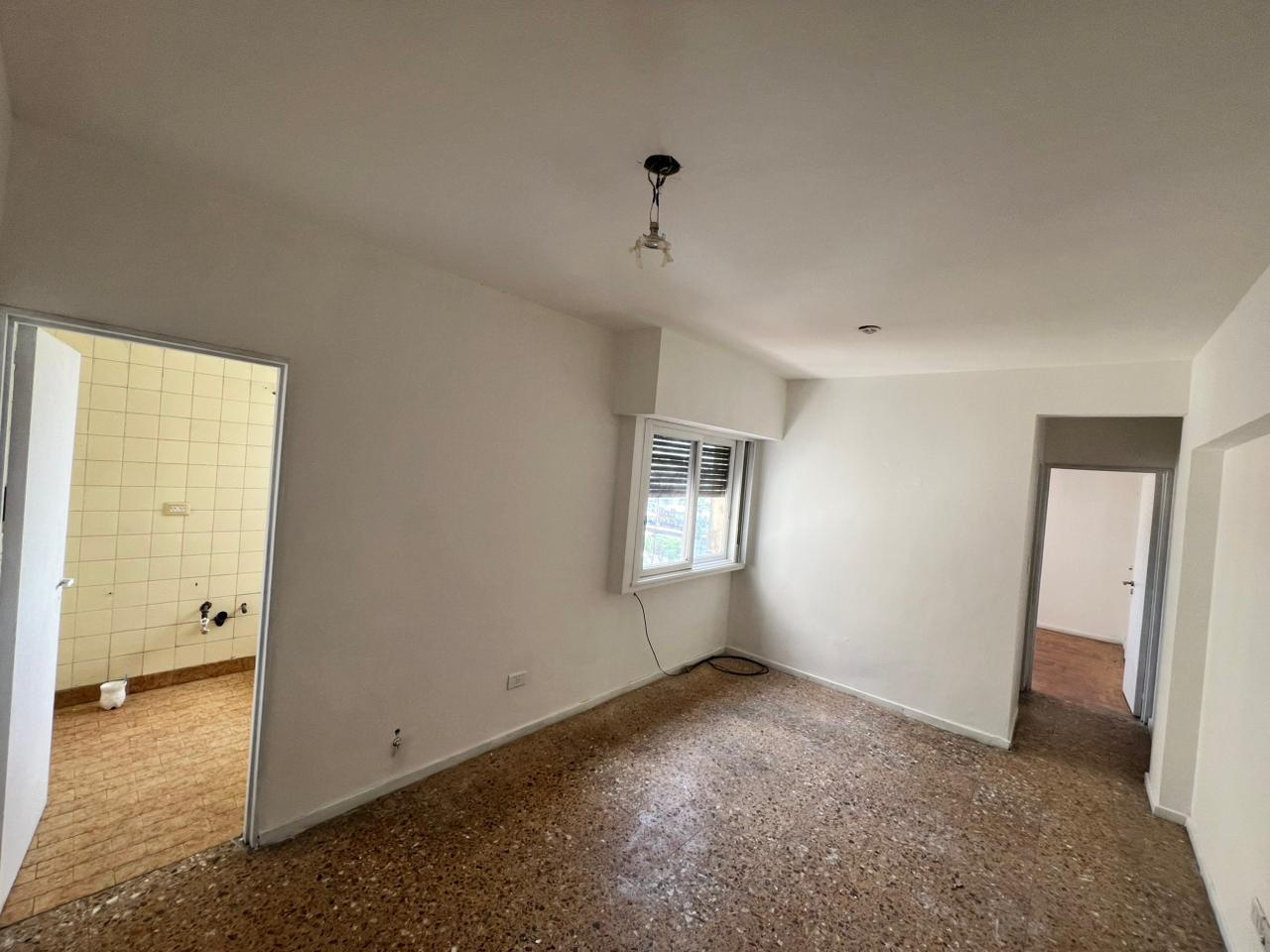 Departamento de 2 ambientes con dormitorio y placard en Morón
