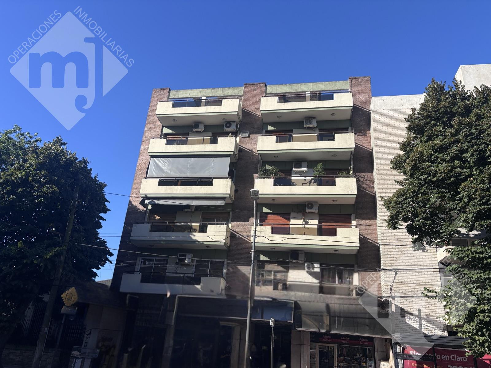 Two-room apartment in Victoria