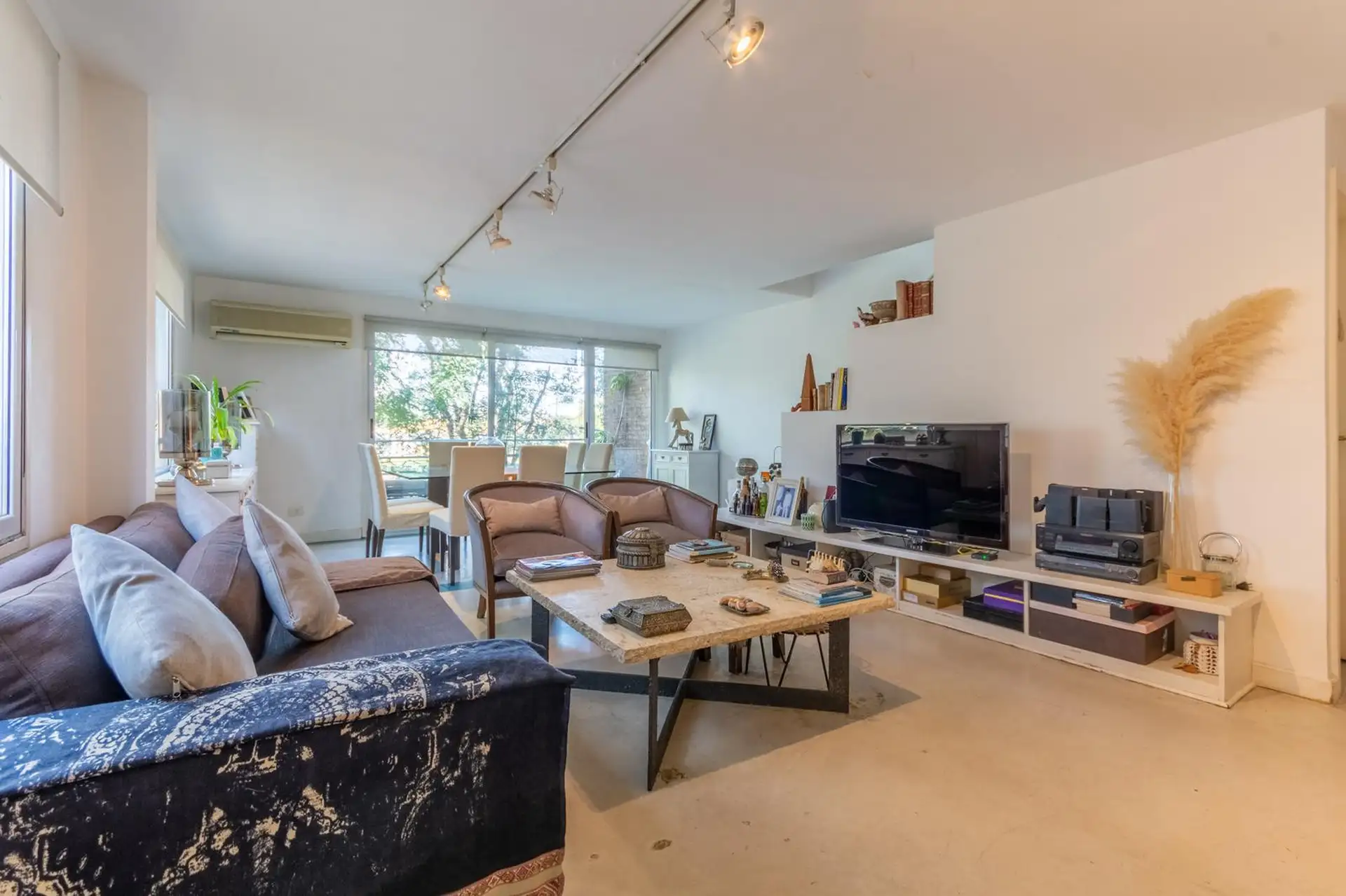 Триплекс с 3 спальнями в Acassuso, окна на Libertador