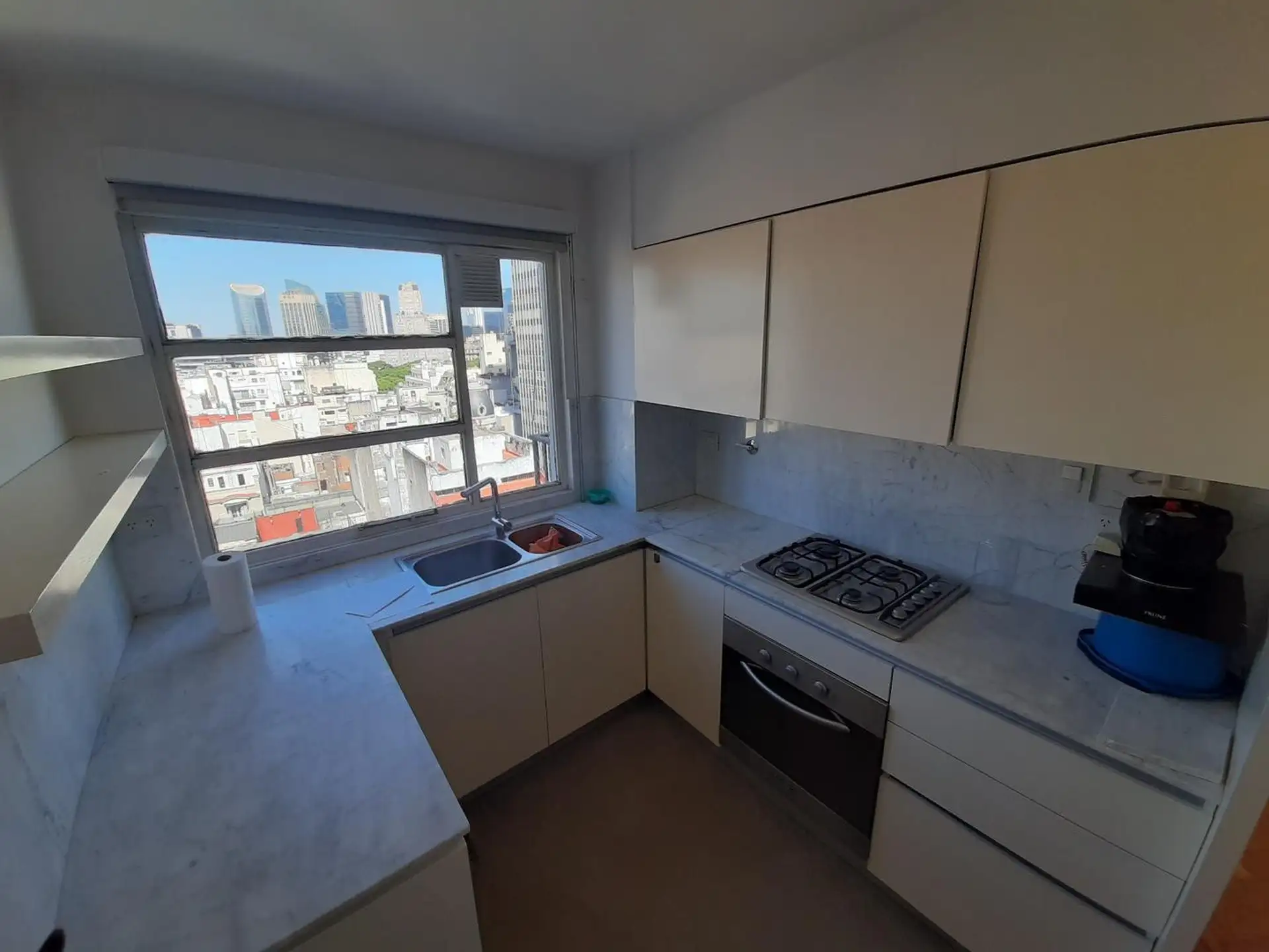 Departamento de 2 dormitorios en Retiro con cochera fija y baulera