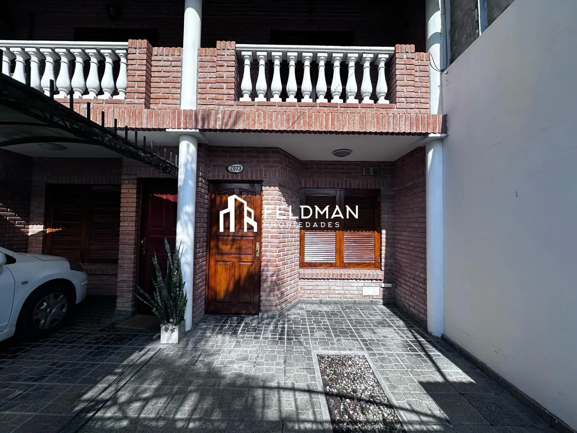 Triplex de três dormitórios para alugar em Morón