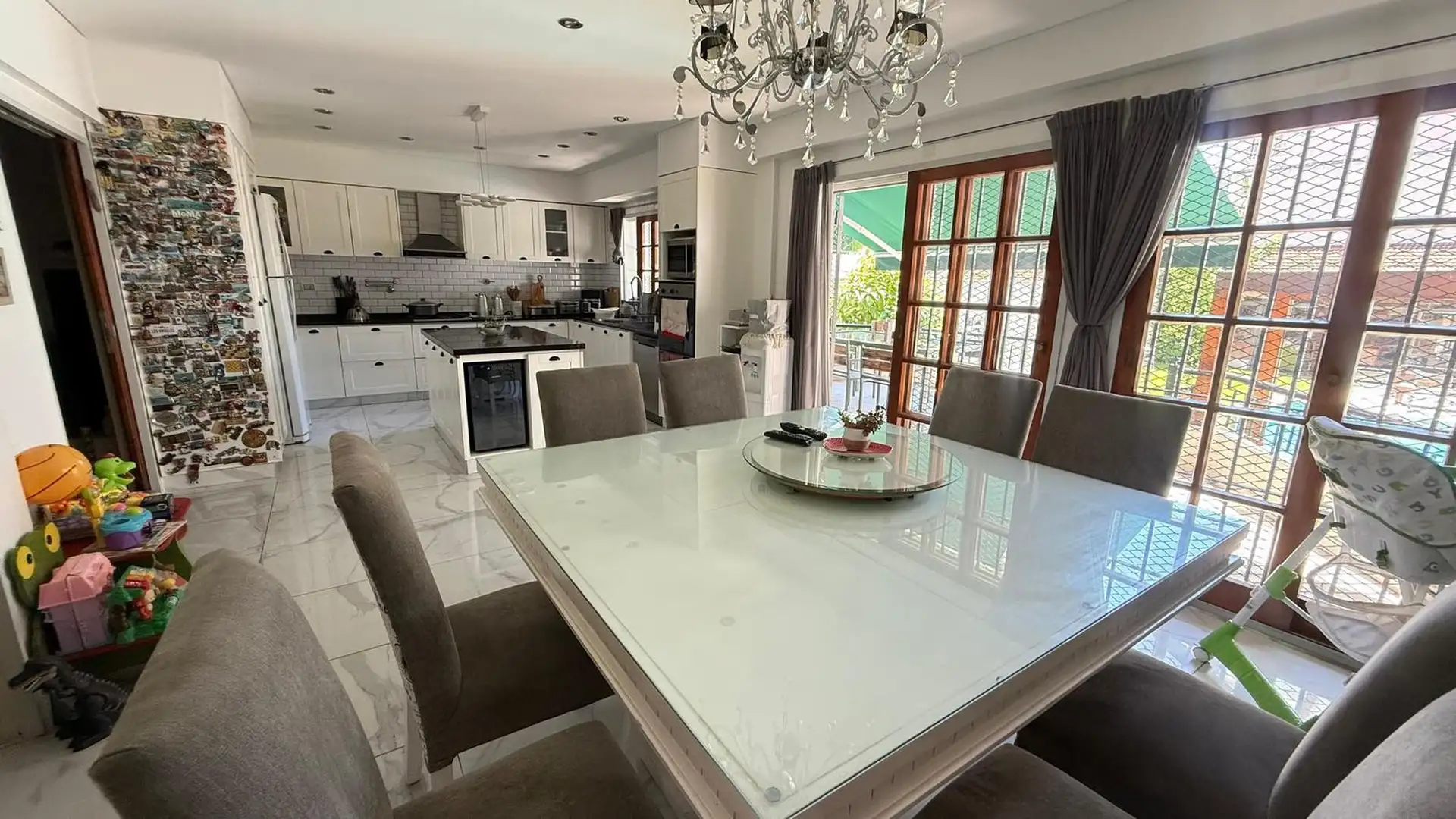 Casa mobiliada com 5 dormitórios em Villa Pueyrredón