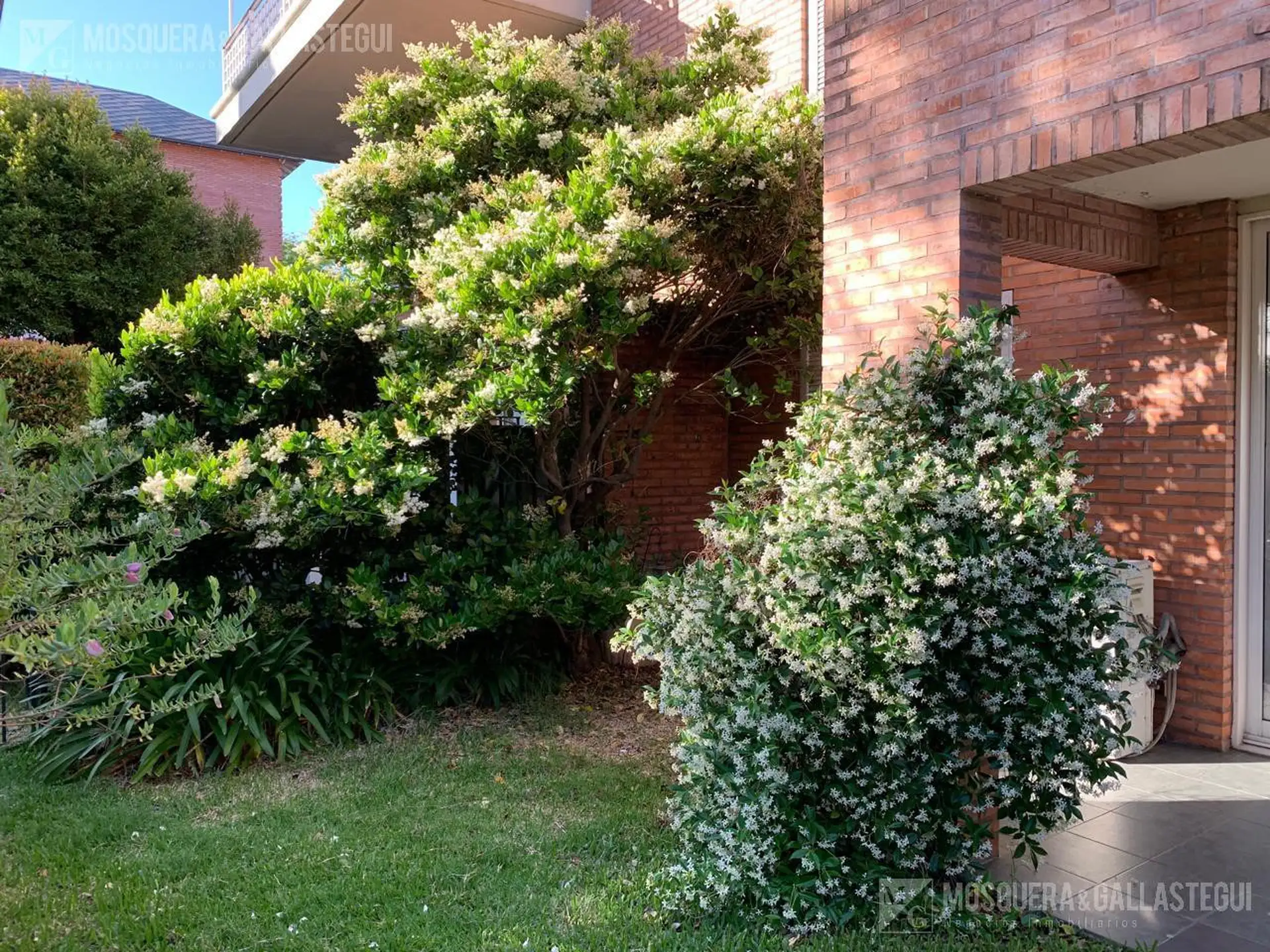 Departamento 1 dormitorio amoblado con jardín en San Isidro