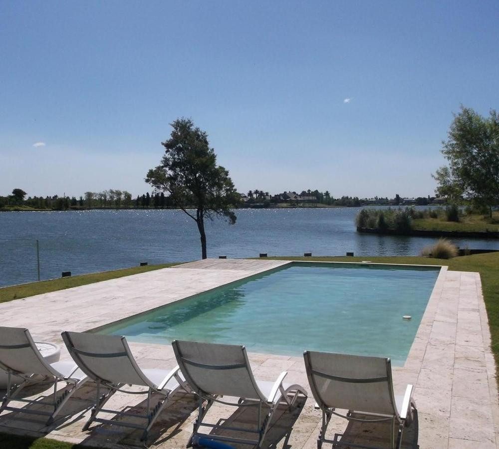 Five-bedroom house in Nordelta, Tigre