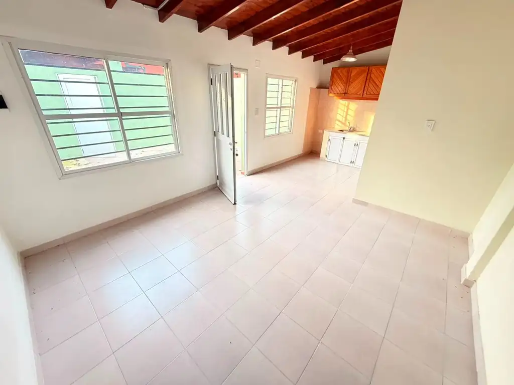 Apartamento de dois ambientes em Castelar