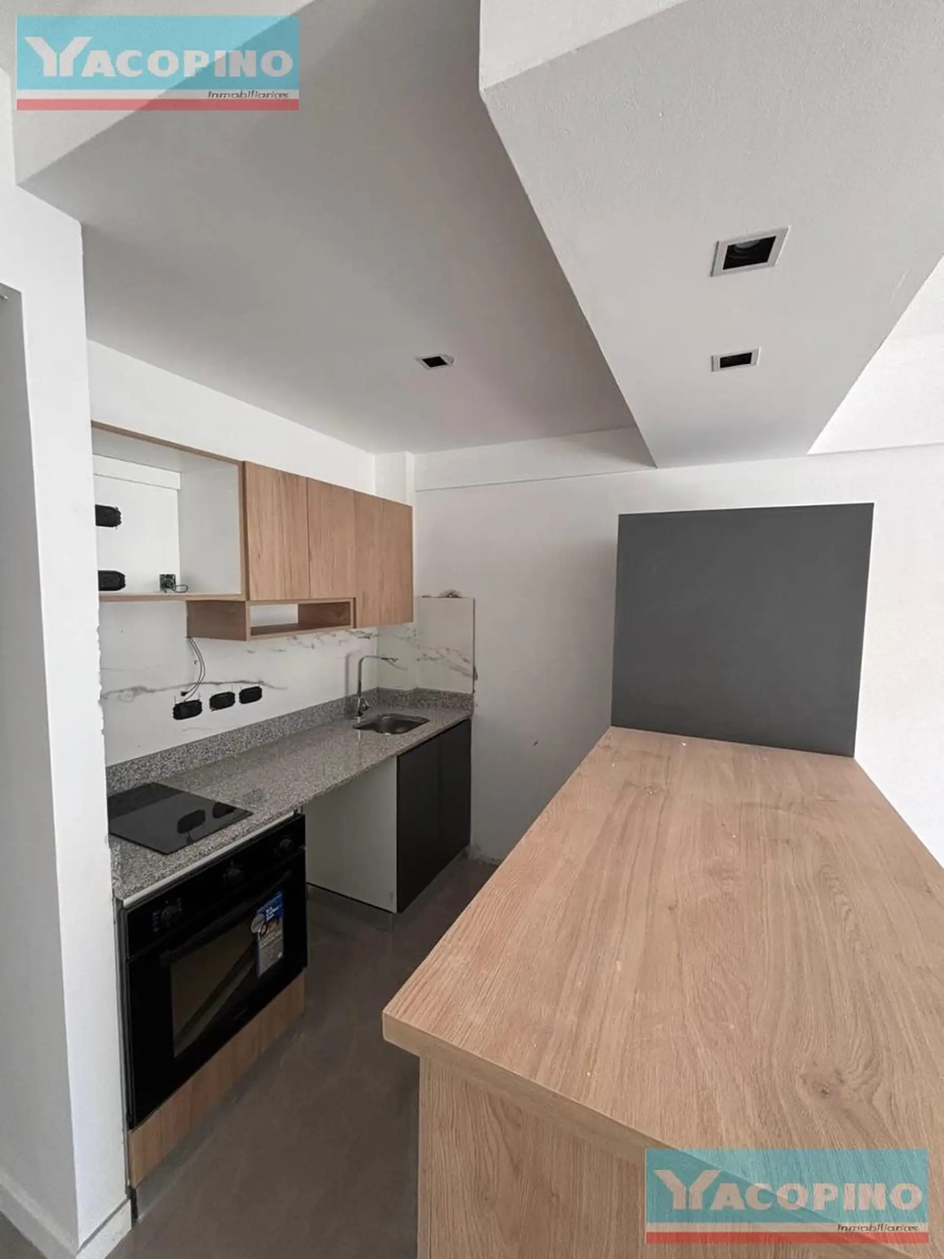 Monoambiente en alquiler en Monte Castro con balcón