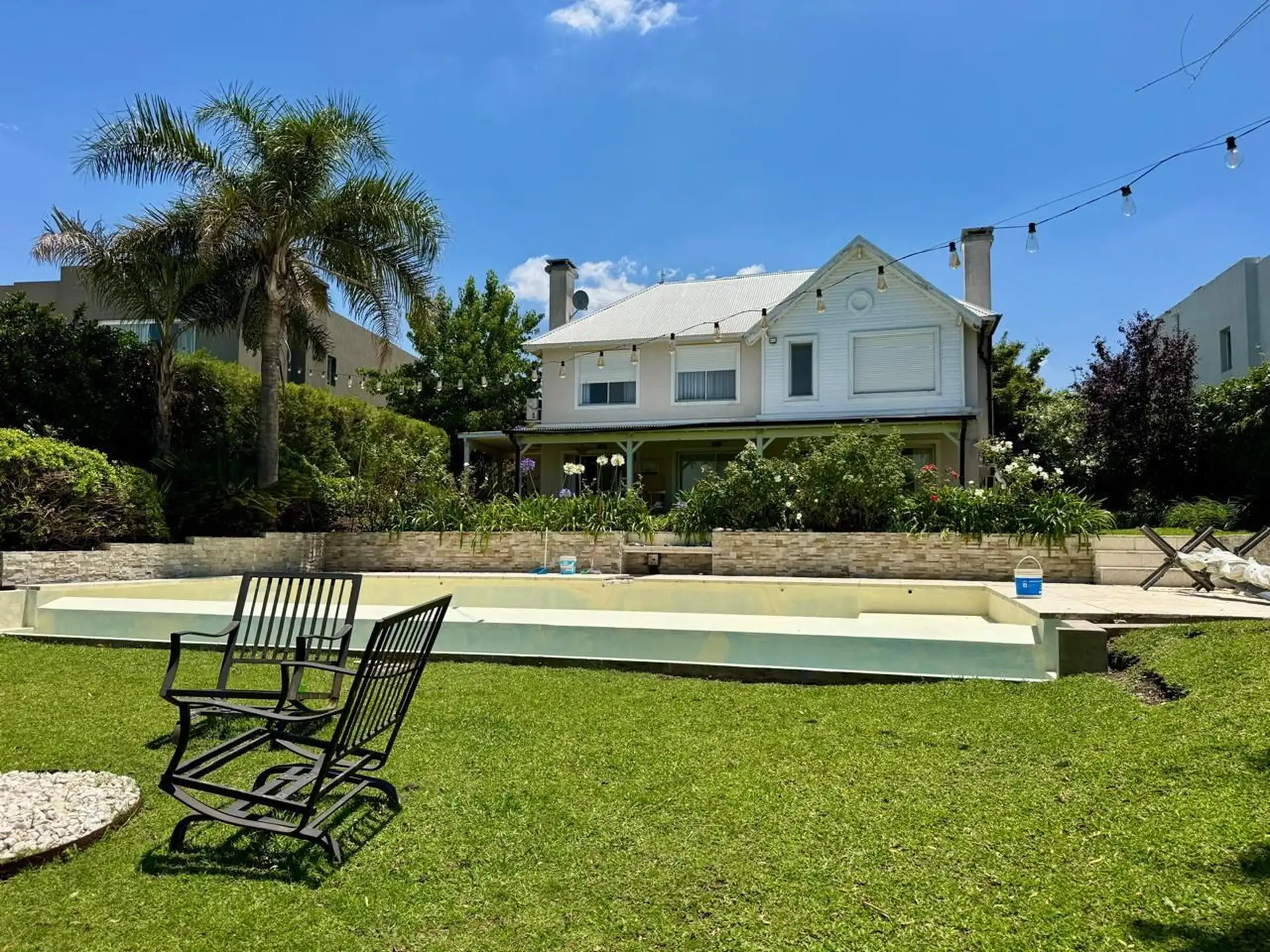 Four-bedroom house on the lagoon in Tigre