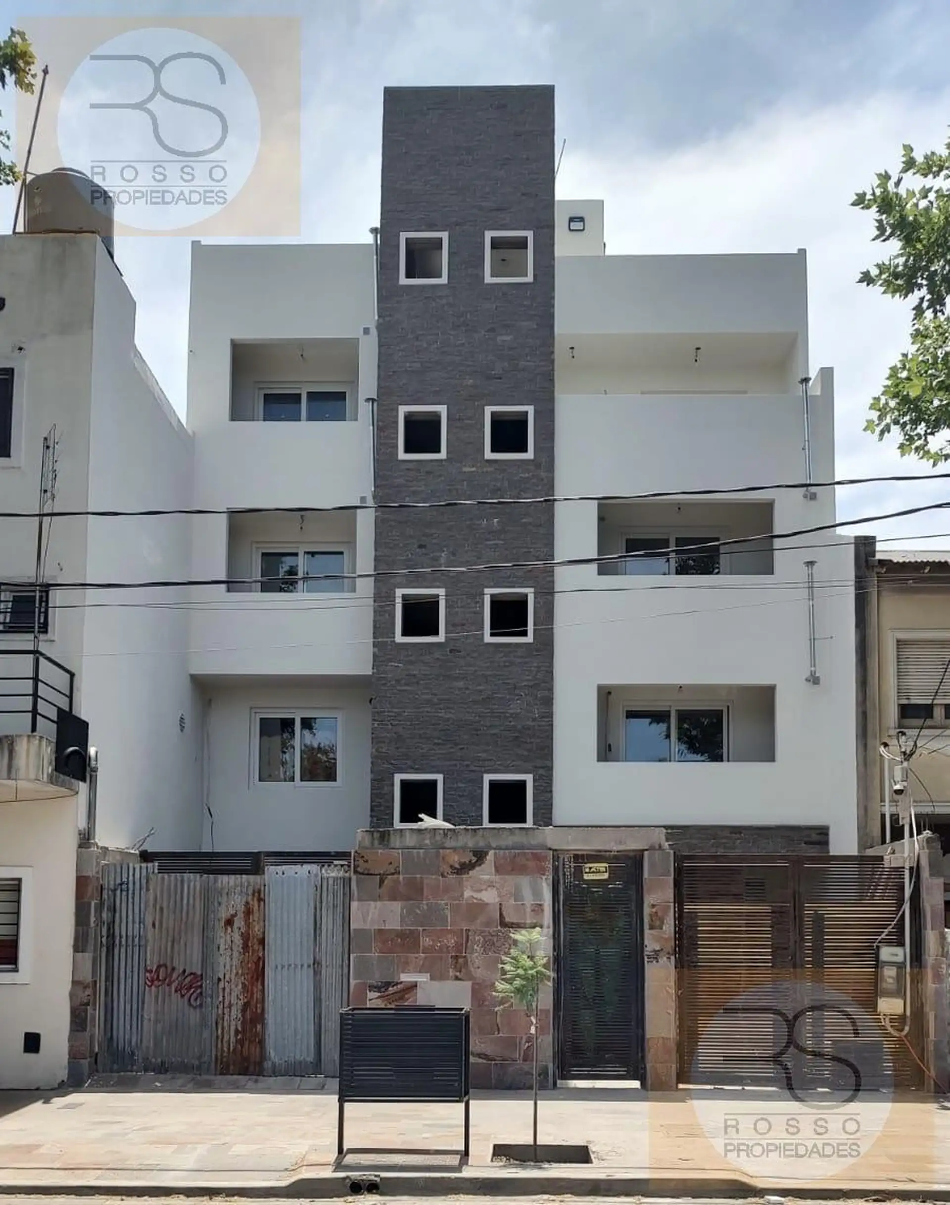 Двухкомнатная квартира с балконом в Morón