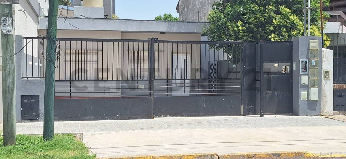 PH de 3 ambientes com 2 dormitórios em Ituzaingó