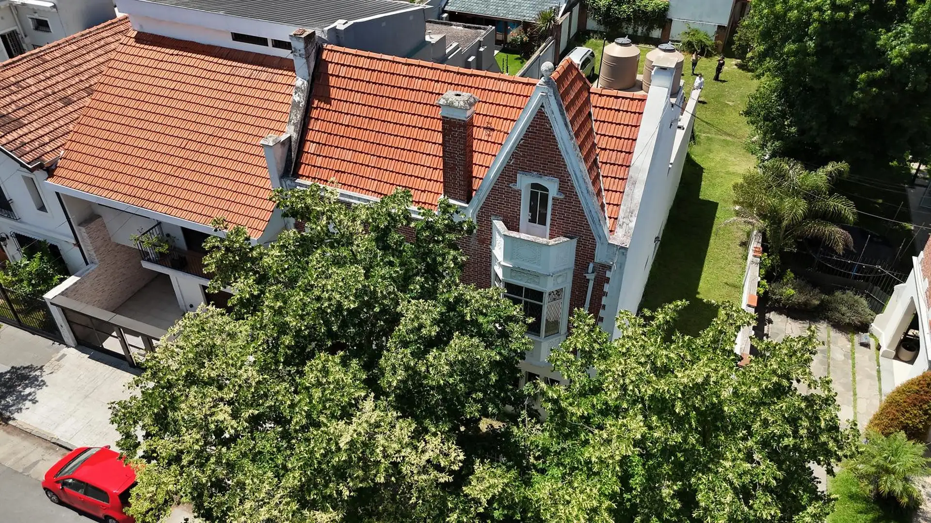 Four-bedroom house with commercial potential in Villa Devoto