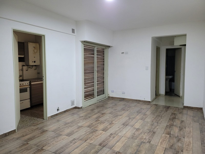 Departamento de 2 ambientes con patio en Balvanera