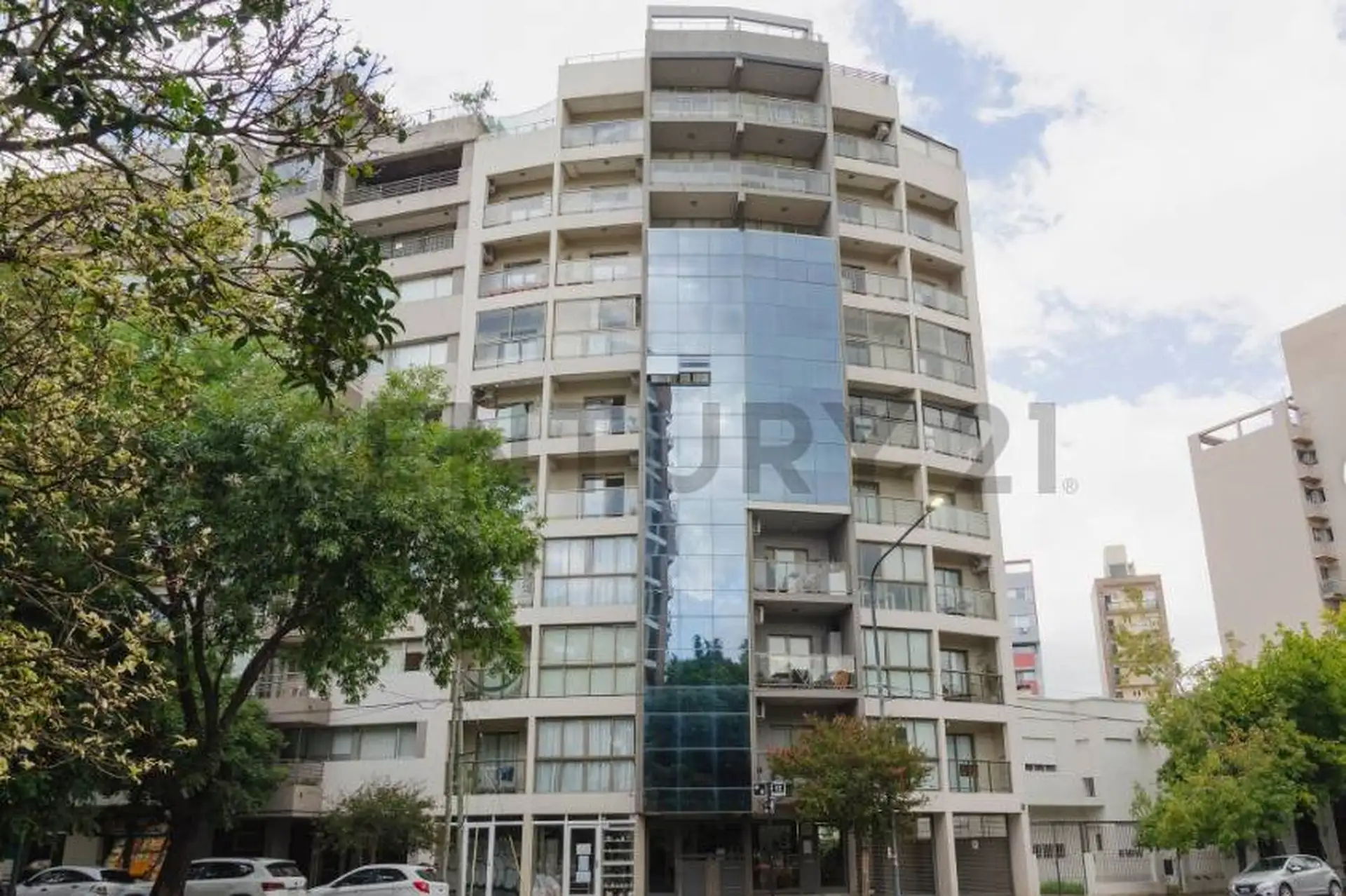 Apartamento com 2 quartos em 8º andar de frente para a Plaza Máximo Paz