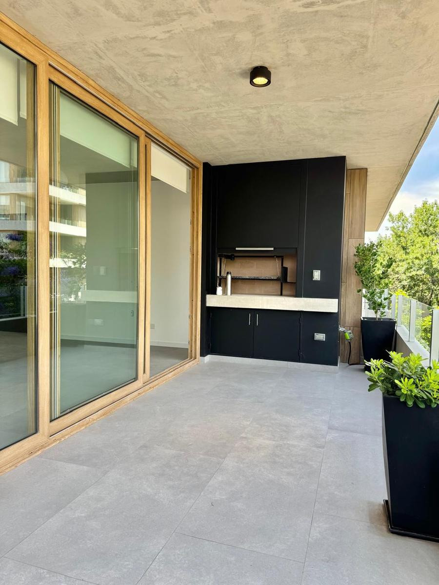 Semipiso de 4 ambientes con balcón terraza y 3 dormitorios en San Isidro