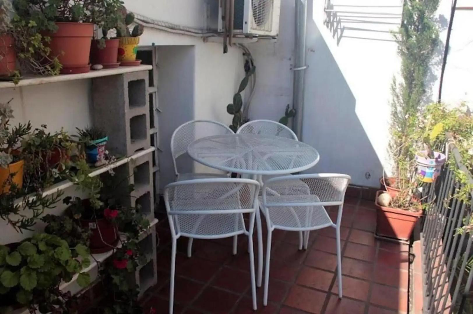 PH mobiliado de 1 dormitório com varanda-terraço em Constitución