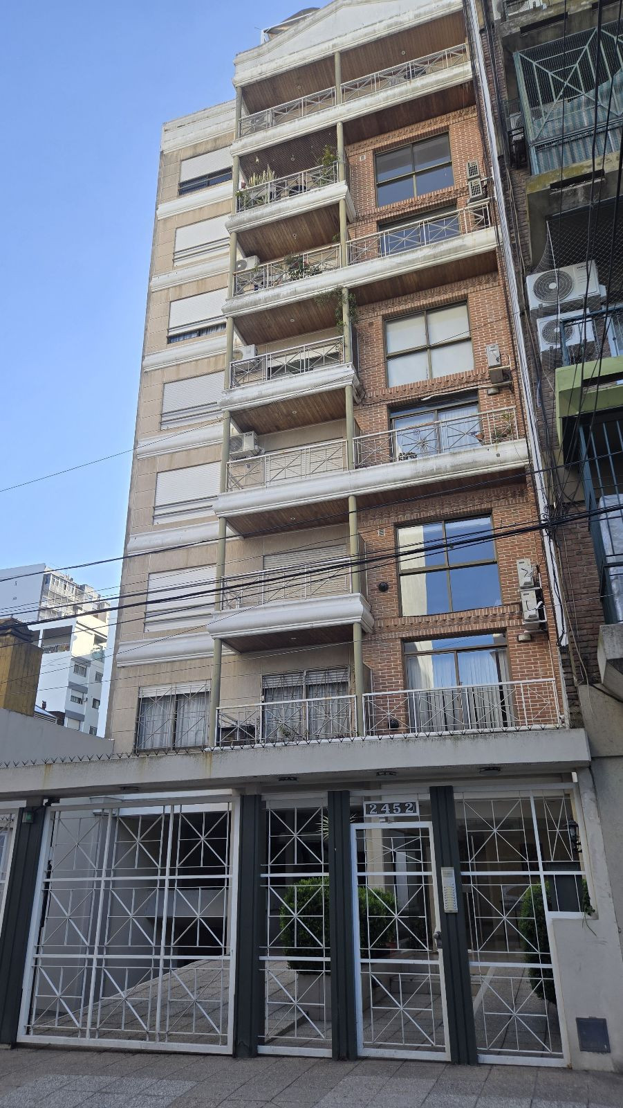 Two-room duplex apartment with assigned parking in Olivos