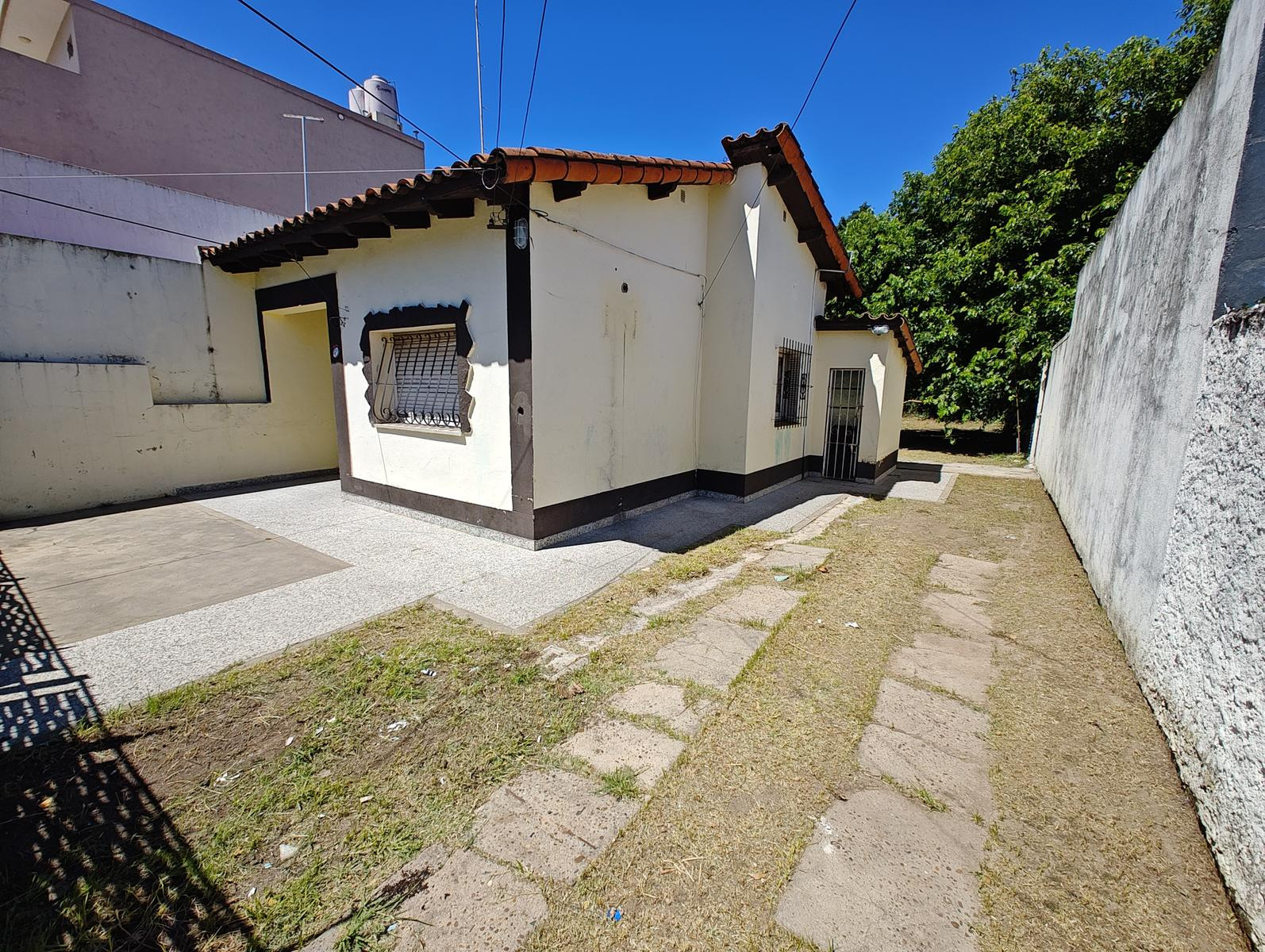 Two-bedroom house in La Matanza