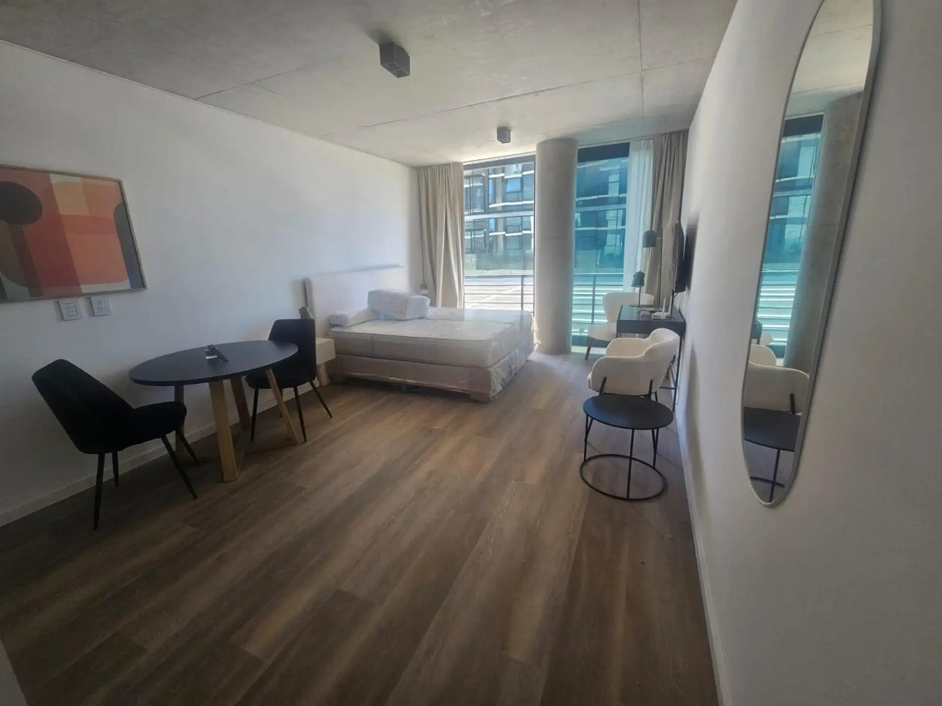 Furnished with AC hot/cold