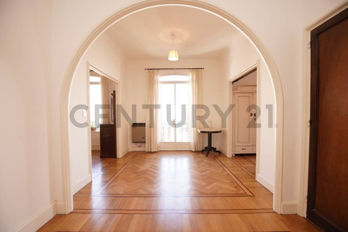 Four-room apartment in Balvanera