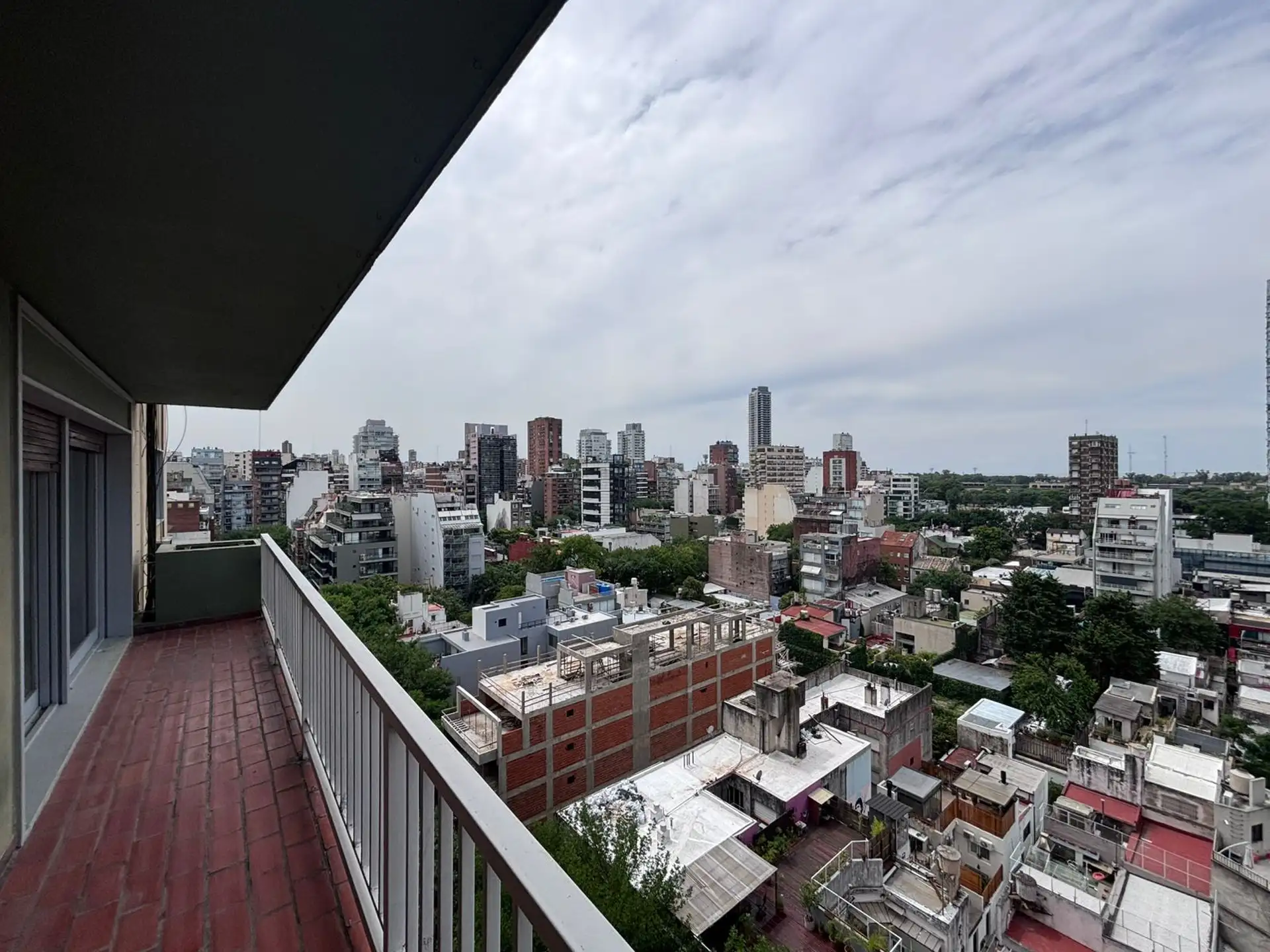 Четырёхкомнатная квартира в Belgrano с закреплённым парковочным местом