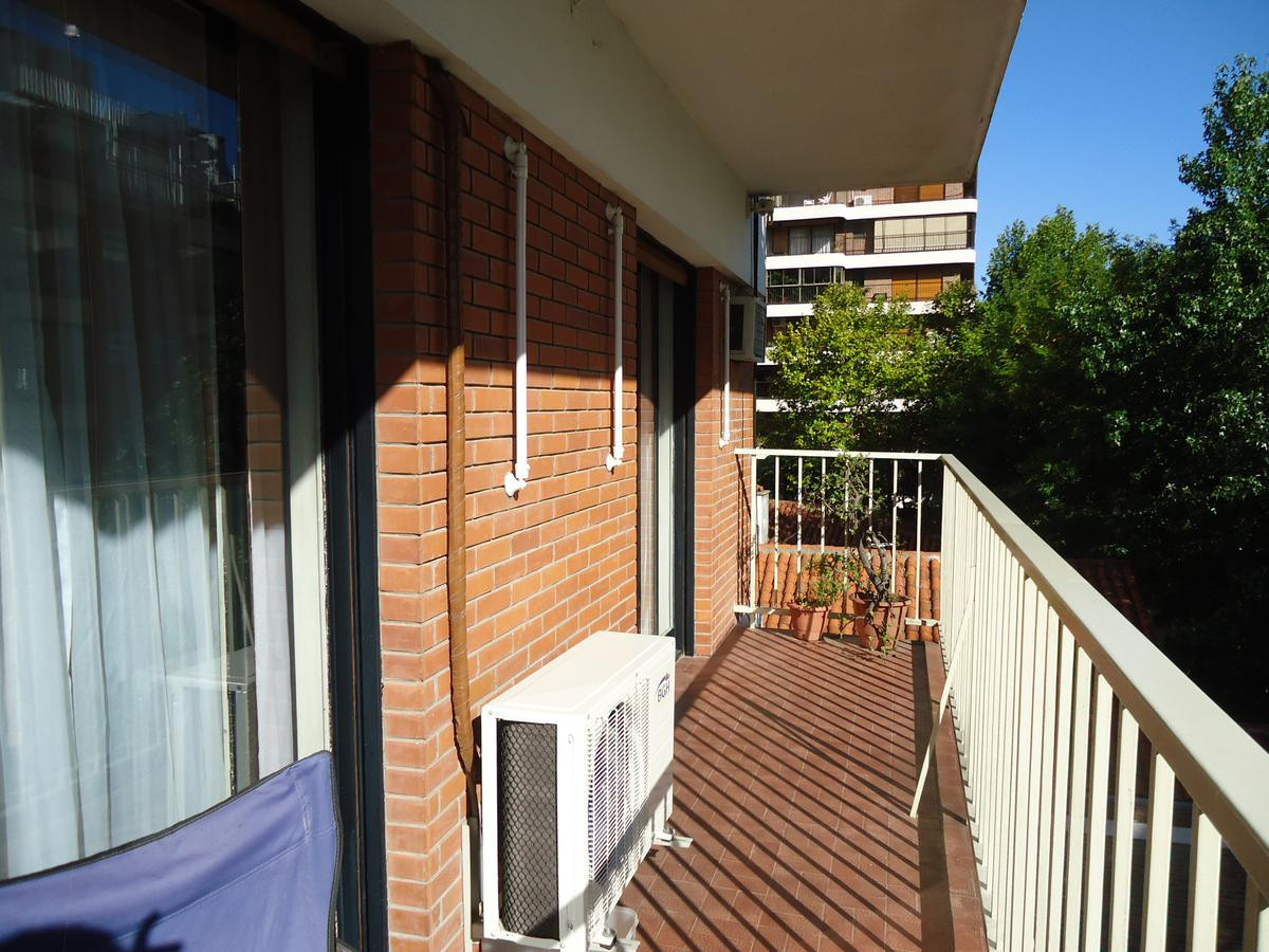 Two-bedroom apartment with balcony in Vicente López